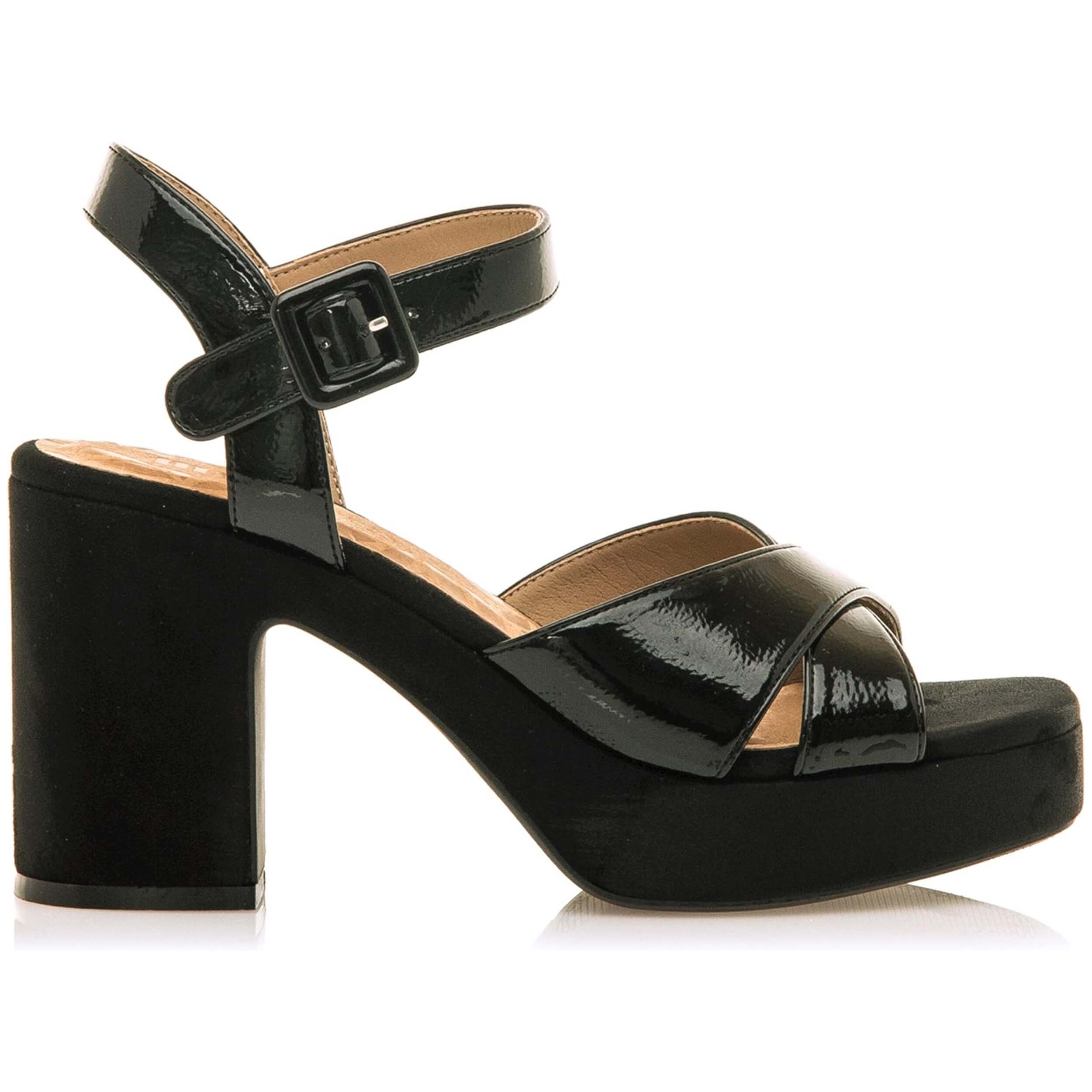 Sandalias Mustang modelo 50655-C55603 para Mujer en color Negro