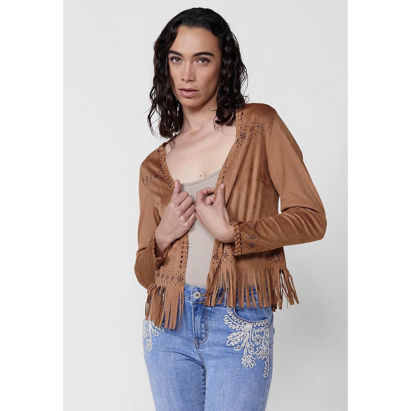 Koroshi - Chaqueta mujer efecto ante marrón con flecos bohemios y troquelados florales, abierta sin cierre para entretiempo