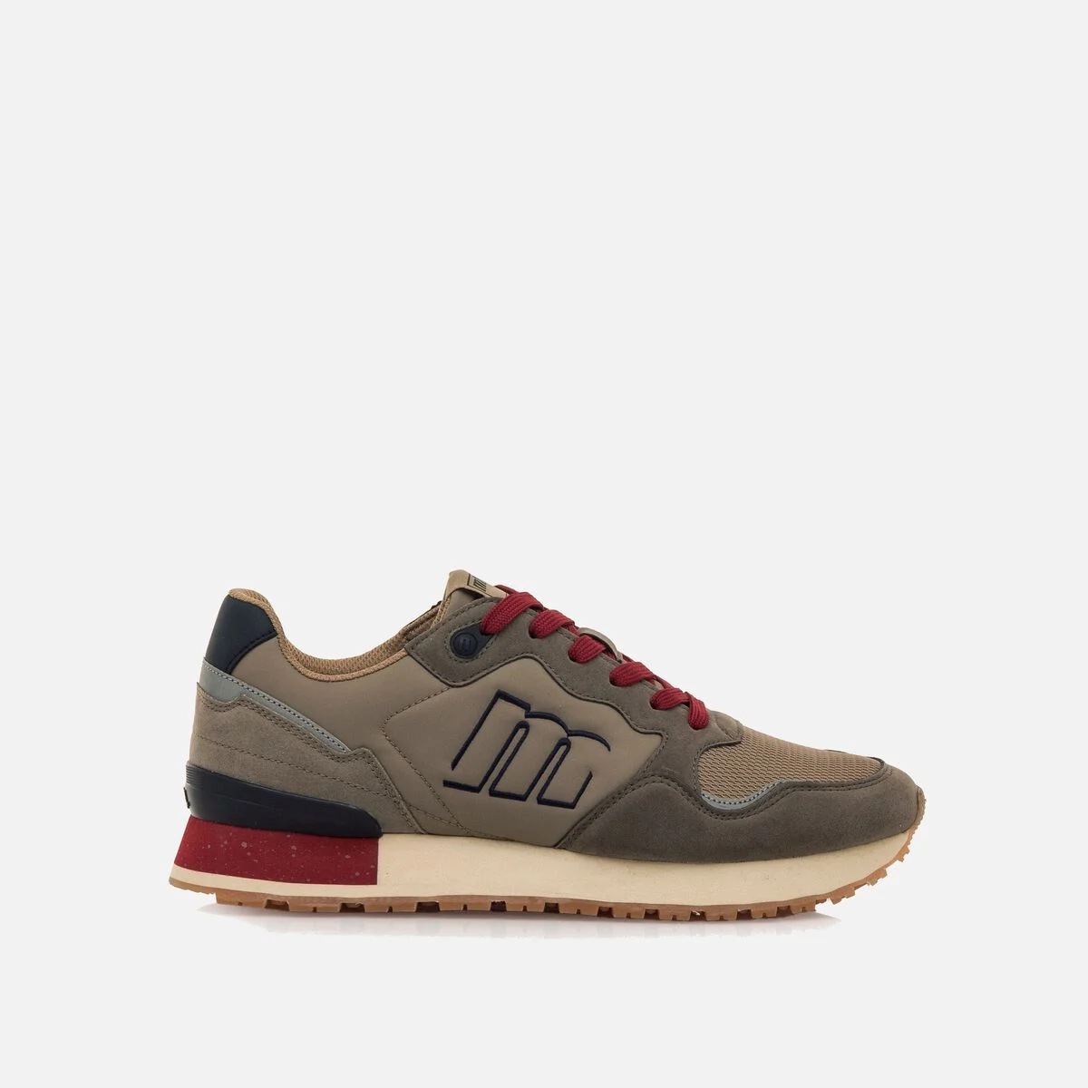 Zapatillas deportivas hombre, MUSTANG 84427 deportivo caballero modelo Joggo Classic, de estilo retro running con diseño multicolor y detalles que realzan su estética deportiva. Incorpora cordones de color burdeos, refuerzos en contraste.