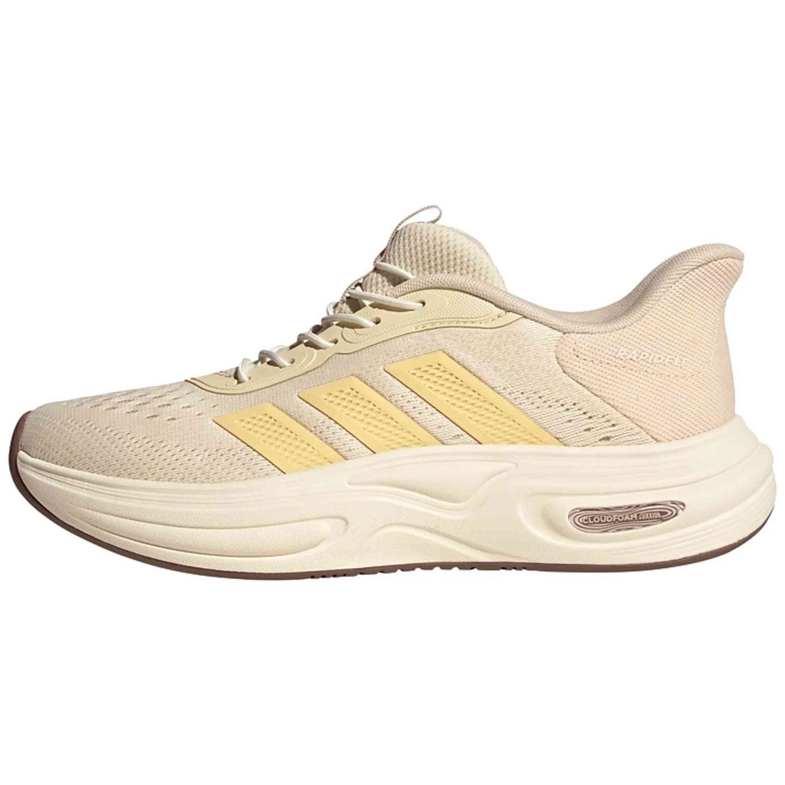 Zapatillas Adidas modelo Cloudfoam Cuxxion Rapidfit "Warm Vanilla / Orange Tint / Sand Strata" para Mujer en color Beige