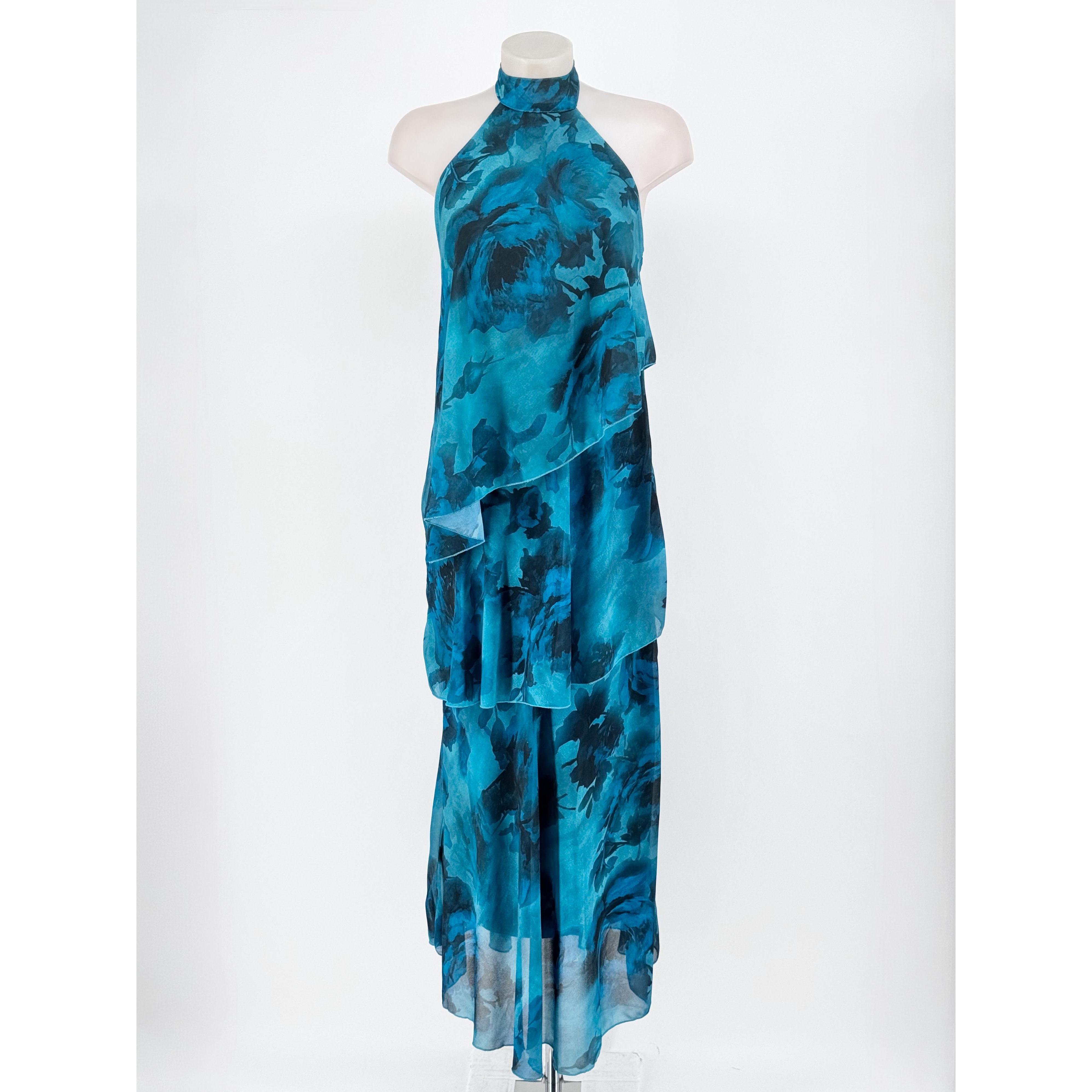 Vestido Largo Fiesta Chiffon Estampado Floral Cuello Halter Espalda Descubierta - Elegante diseño fluido en capas asimétricas ideal para bodas, eventos y celebraciones especiales. Estilo sofisticado, fresco y femenino. Disponible en varios colores.