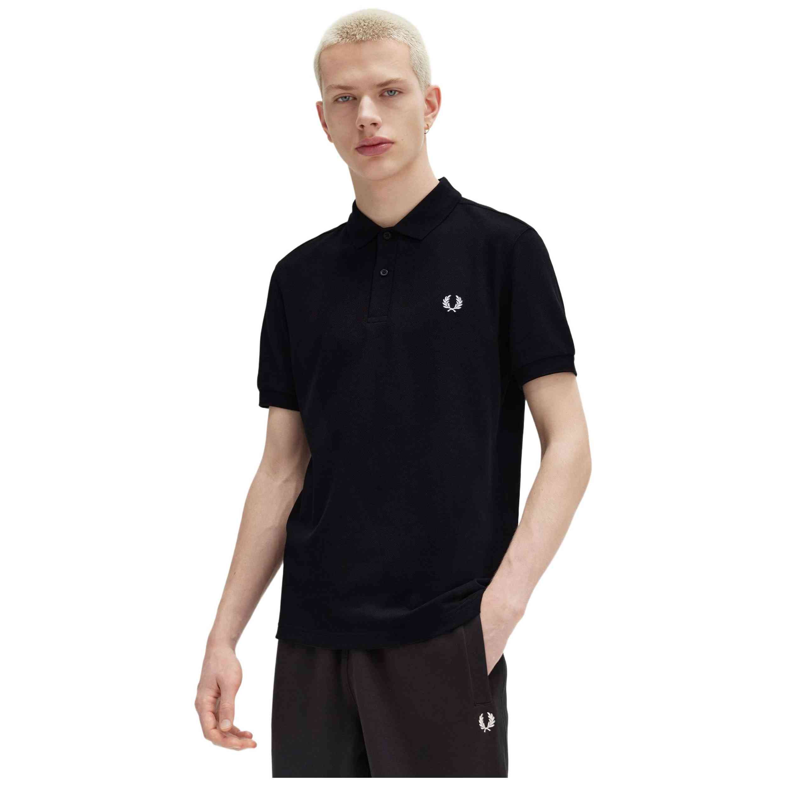 Fred Perry modelo M6000-350 en color Negro