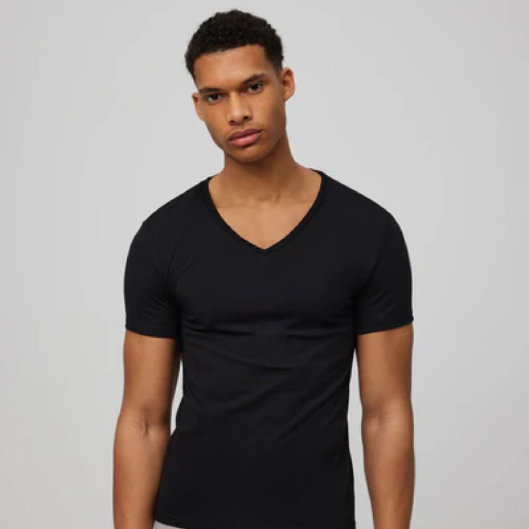 Ysabel Mora - Camiseta interior manga corta cuello pico negro