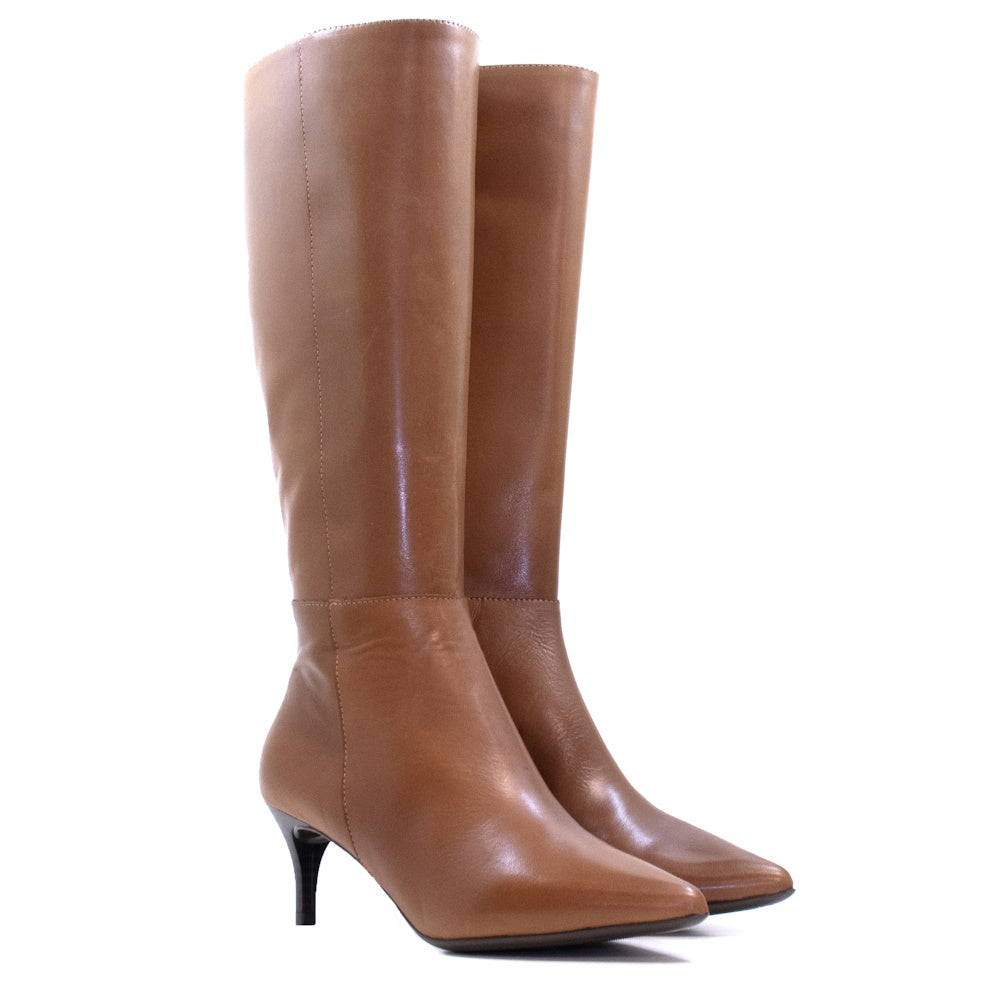 Bota Alta CA-2254 Cuero Elodie: Elegancia Artesanal con Tacón Medio, Piel Krust Natural y Comodidad Española para Mujer