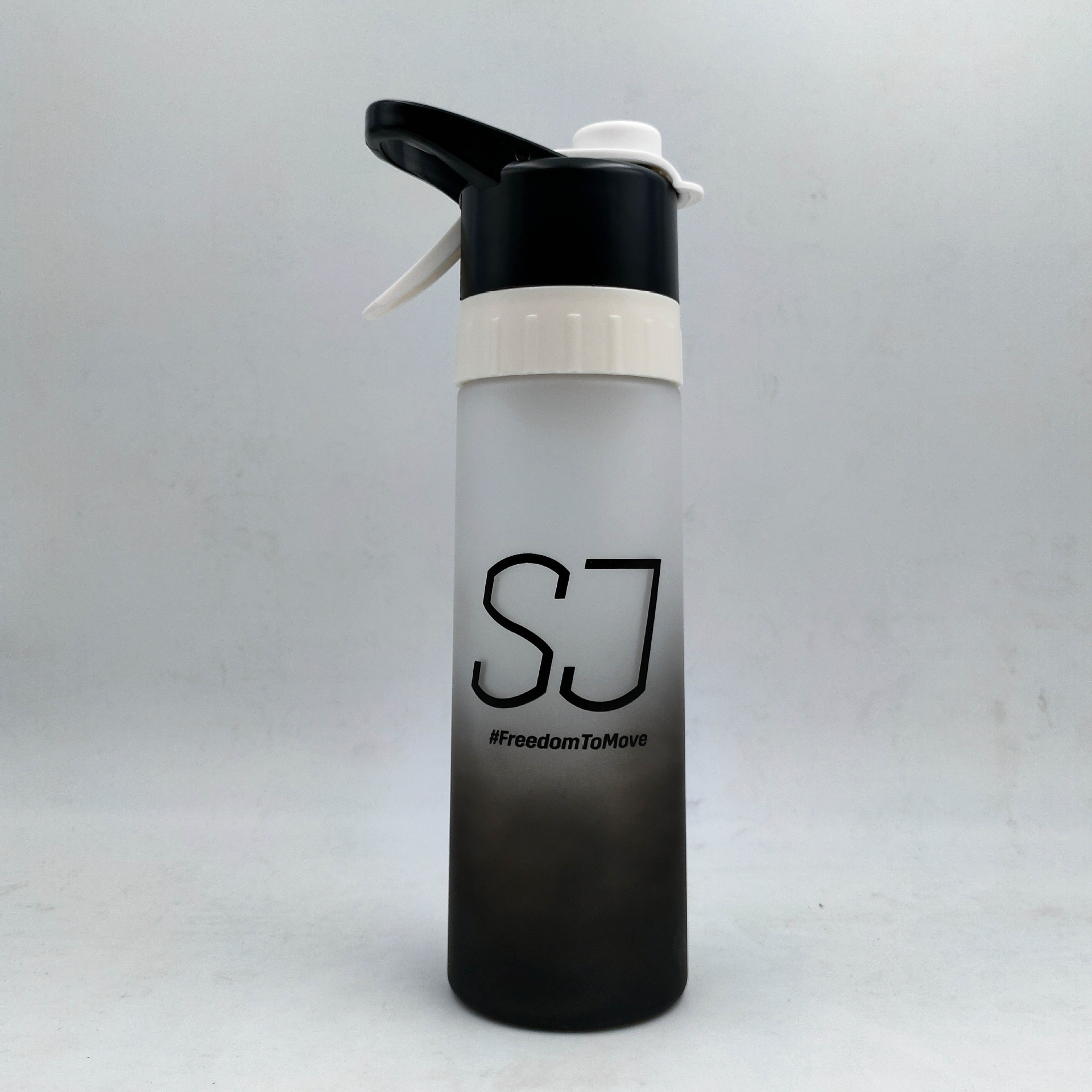 Botella de Agua con Boquilla de Spray - Tritan Fitness Multifuncional (Para Mujer/Estudiantes/Deportes de Verano)-- 650ML
