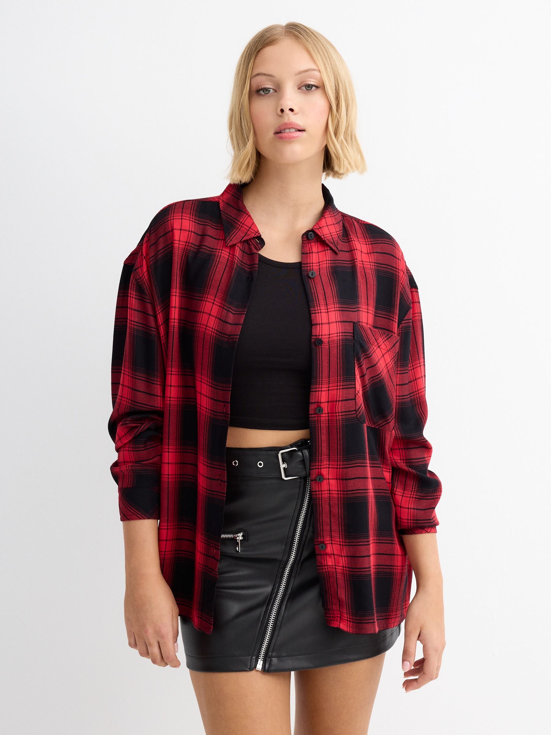 Camisa de cuadros oversize 100% viscosa: suavidad, comodidad y versatilidad con botones INSIDE