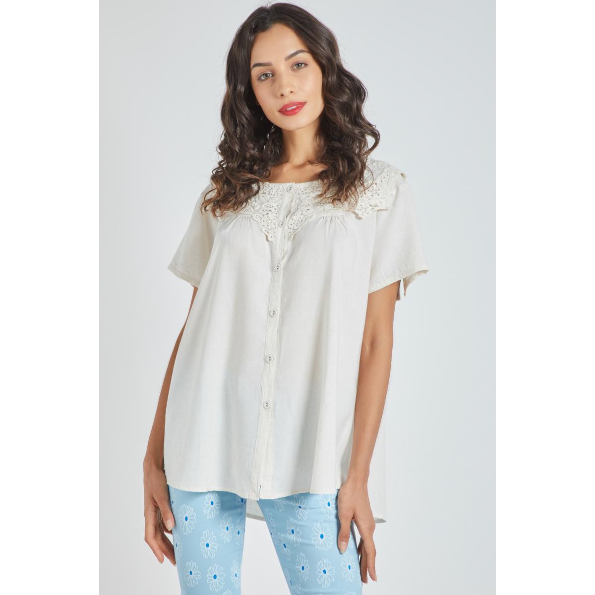 Blusa de mujer Marca Cirdy en 100% algodón con mangas cortas y cierre frontal de botones, diseño atemporal y acabado artesanal en cuello- REF: CI-030067