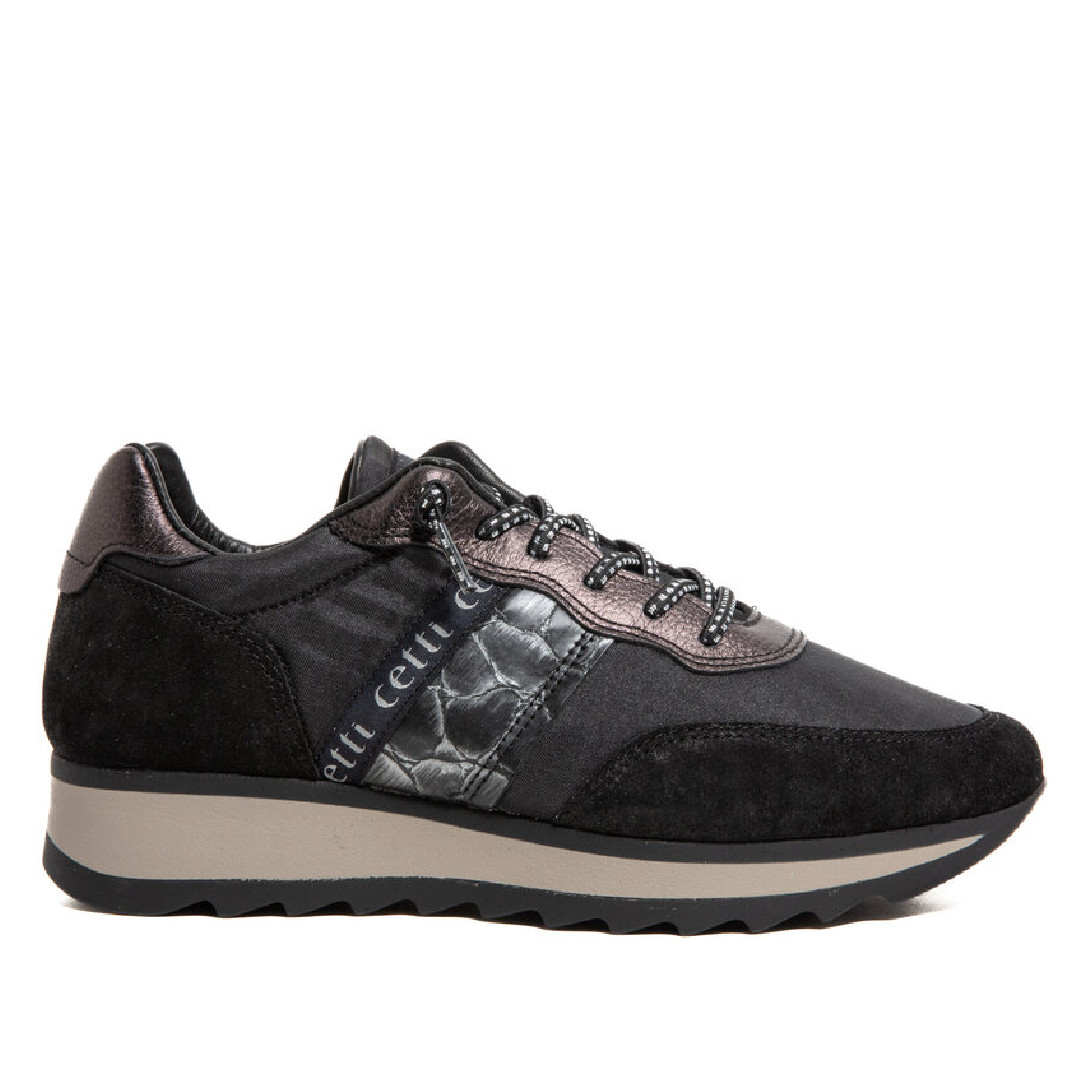Zapatillas Cetti de mujer negras con ante y detalles metalizados