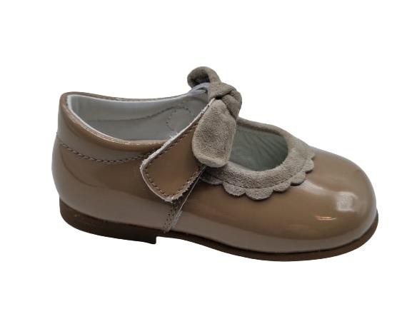 Andanines - Merceditas de charol para niñas modelo 161058, elegantes y cómodas para uso diario, en color castoro o gris, perfectas para ocasiones formales e informales