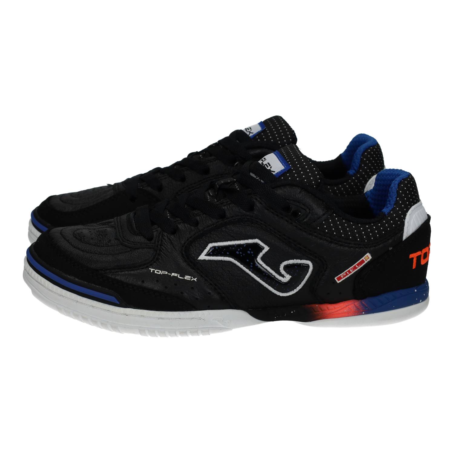 Deportivos marca JOMA para hombre en color negro. Zapatillas Joma para fútbol sala, diseño profesional en negro con detalles azules y rojos, suela antideslizante.