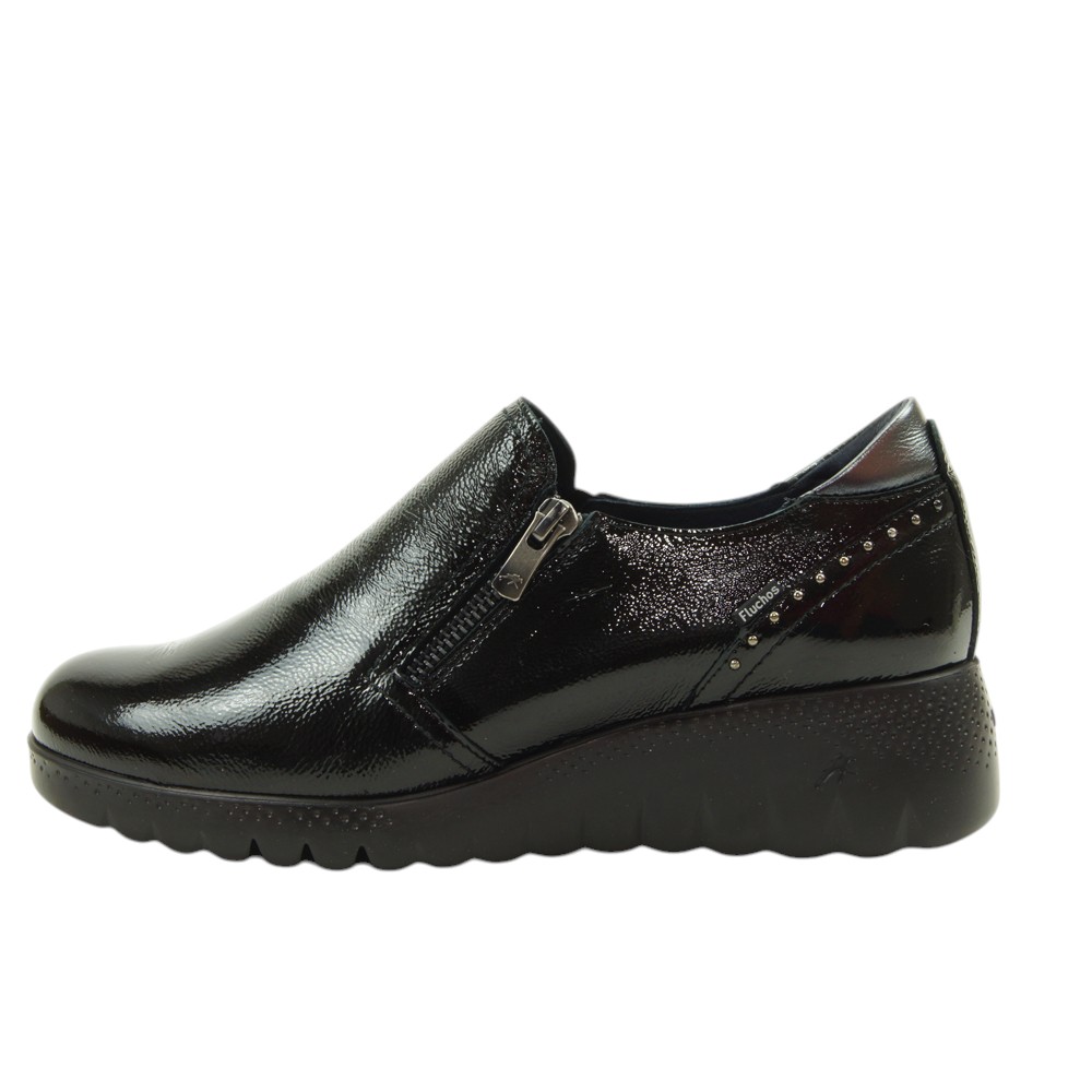 Fluchos mod. 2099 zapato casual para mujer en charol, cremallera