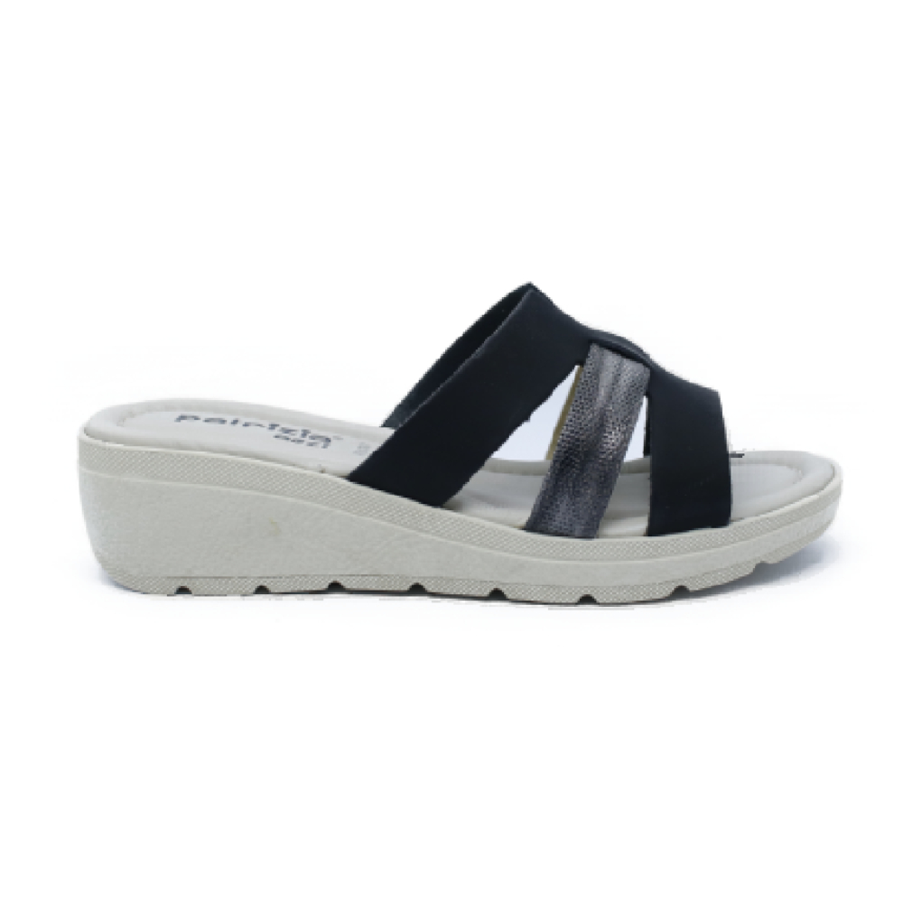 Shoes Chanclas marca Patrizia para mujer en color negro
