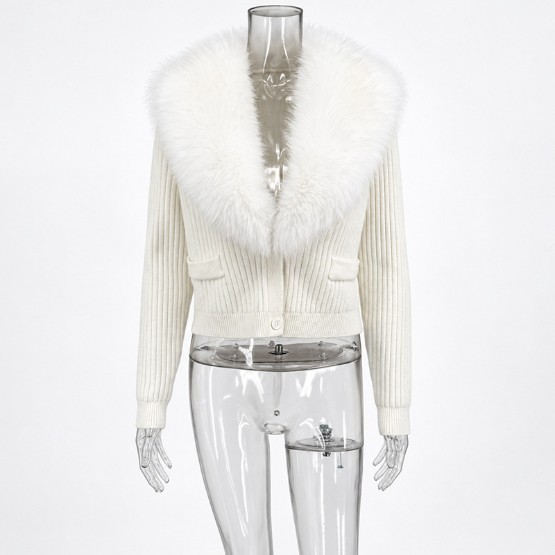 Cárdigan de mujer con cuello de piel sintética, prenda ideal para otoño e invierno.