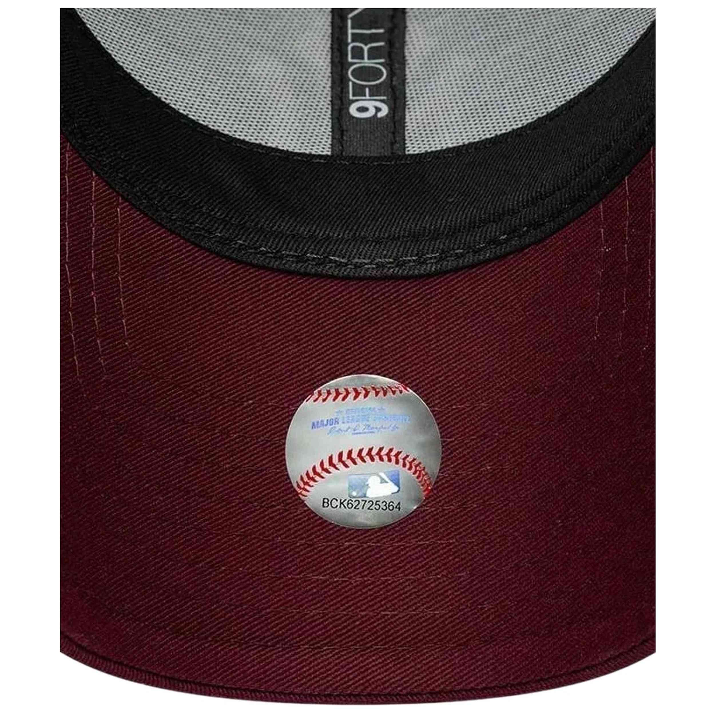 Gorra New Era modelo New York Yankees MLB Metallic Logo 9FORTY para Mujer en color Rojo