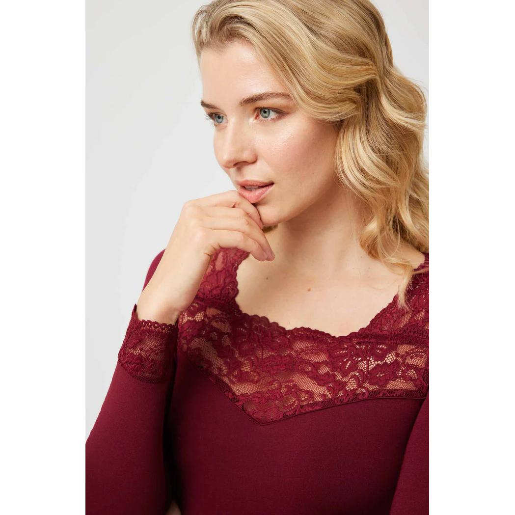 Camiseta Térmica Mujer Ysabel Mora 70005 Granate: Calidez para el Invierno- Manga Larga, Cuello de Fantasía.