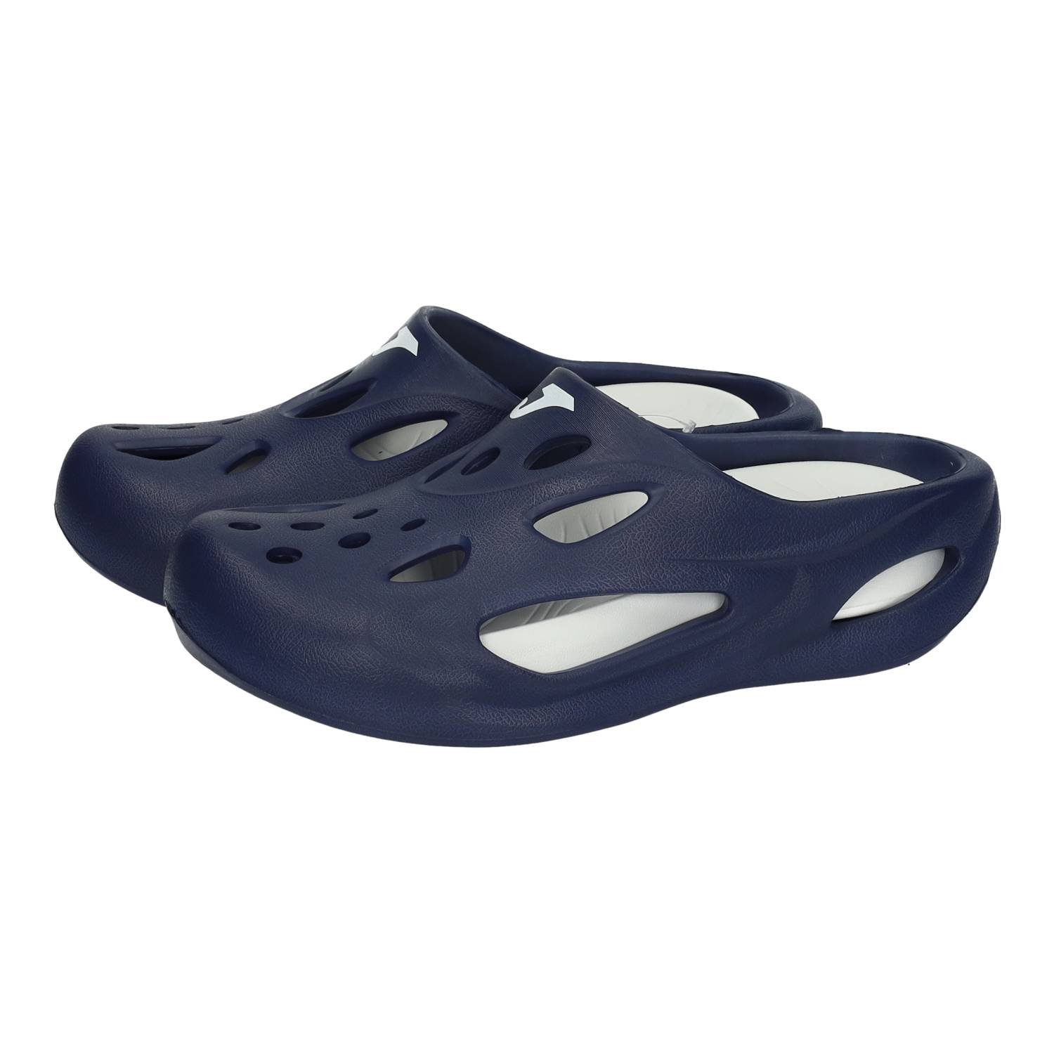 Sandalias marca JOMA para hombre en color marino. Chanclas de pala Joma marino para hombre con diseño cerrado y orificios de ventilación