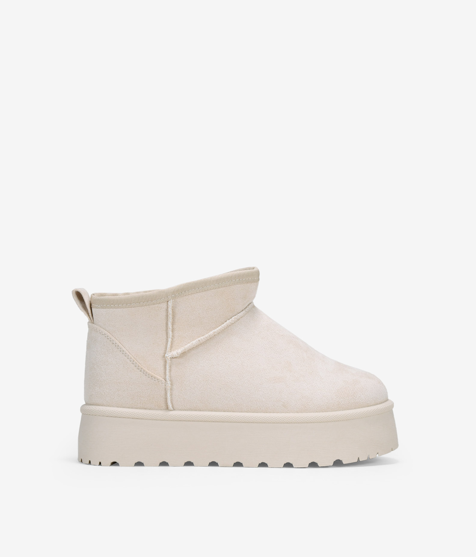 Bosanova Botines de invierno para mujer confeccionados en ante con caña baja de 9 cm, detalle de pelo interior y suela de plataforma dentada. Sin cierre.