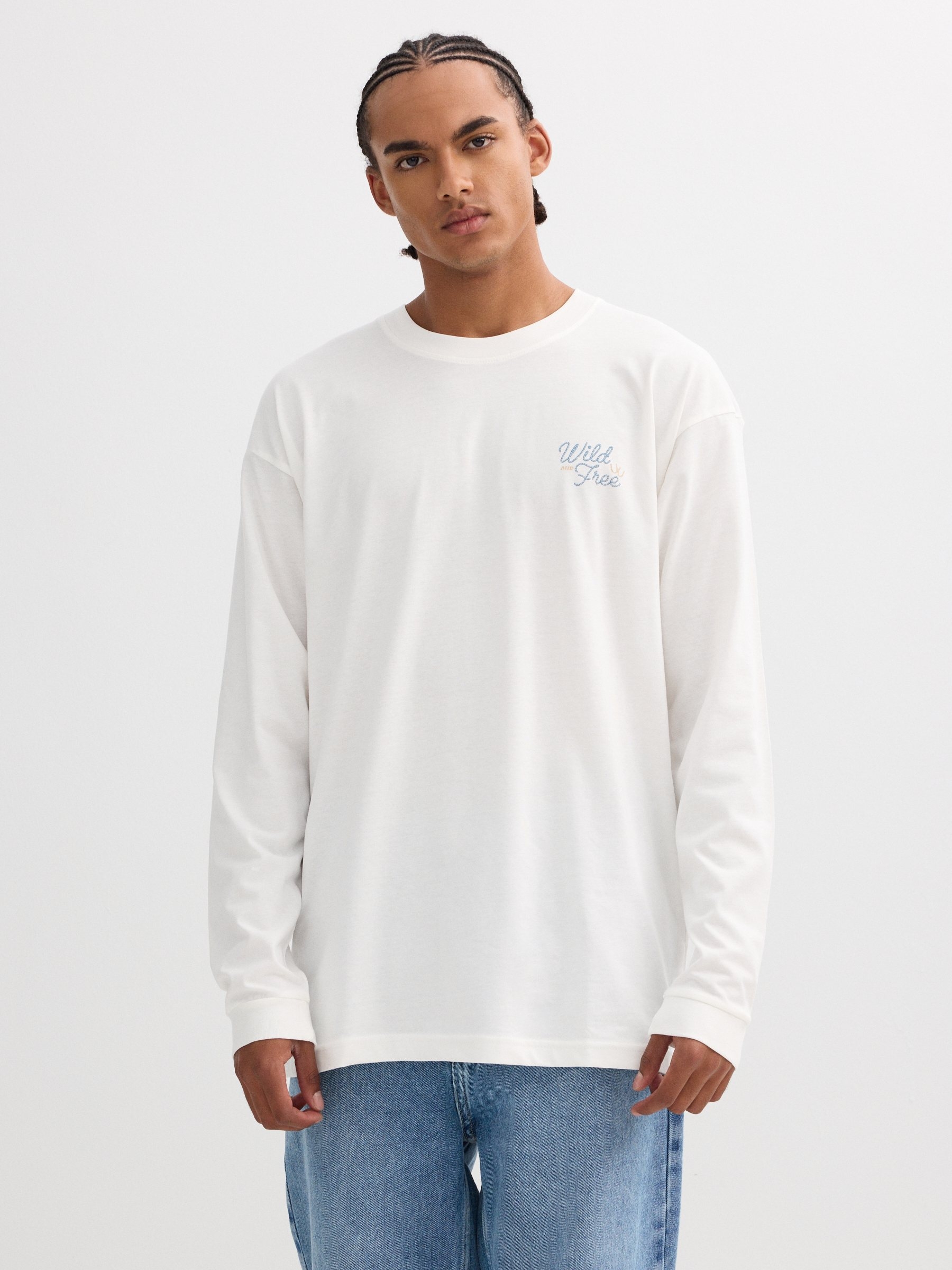 Camiseta oversized de algodón, manga larga, cuello redondo, diseño frontal y trasero, acabados en rib INSIDE