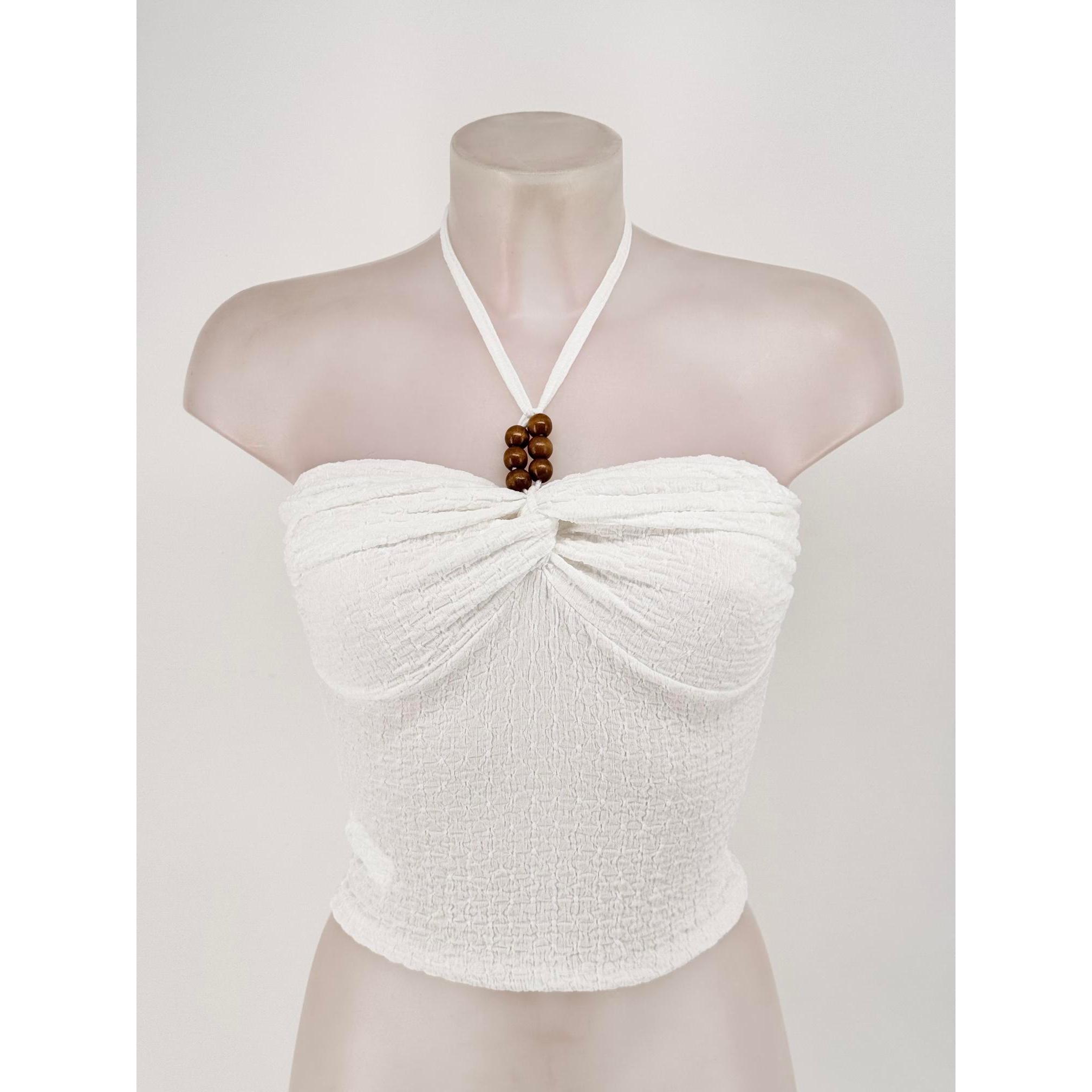 Top De Mujer Halter Con Textura Gofrada Y Cuentas De Madera | Descubre Este Top Crop Ajustado Tipo Palabra De Honor Con Escote Cruzado Y Tiras Para Atar Al Cuello. Disponible En Varios Colores Elegantes.