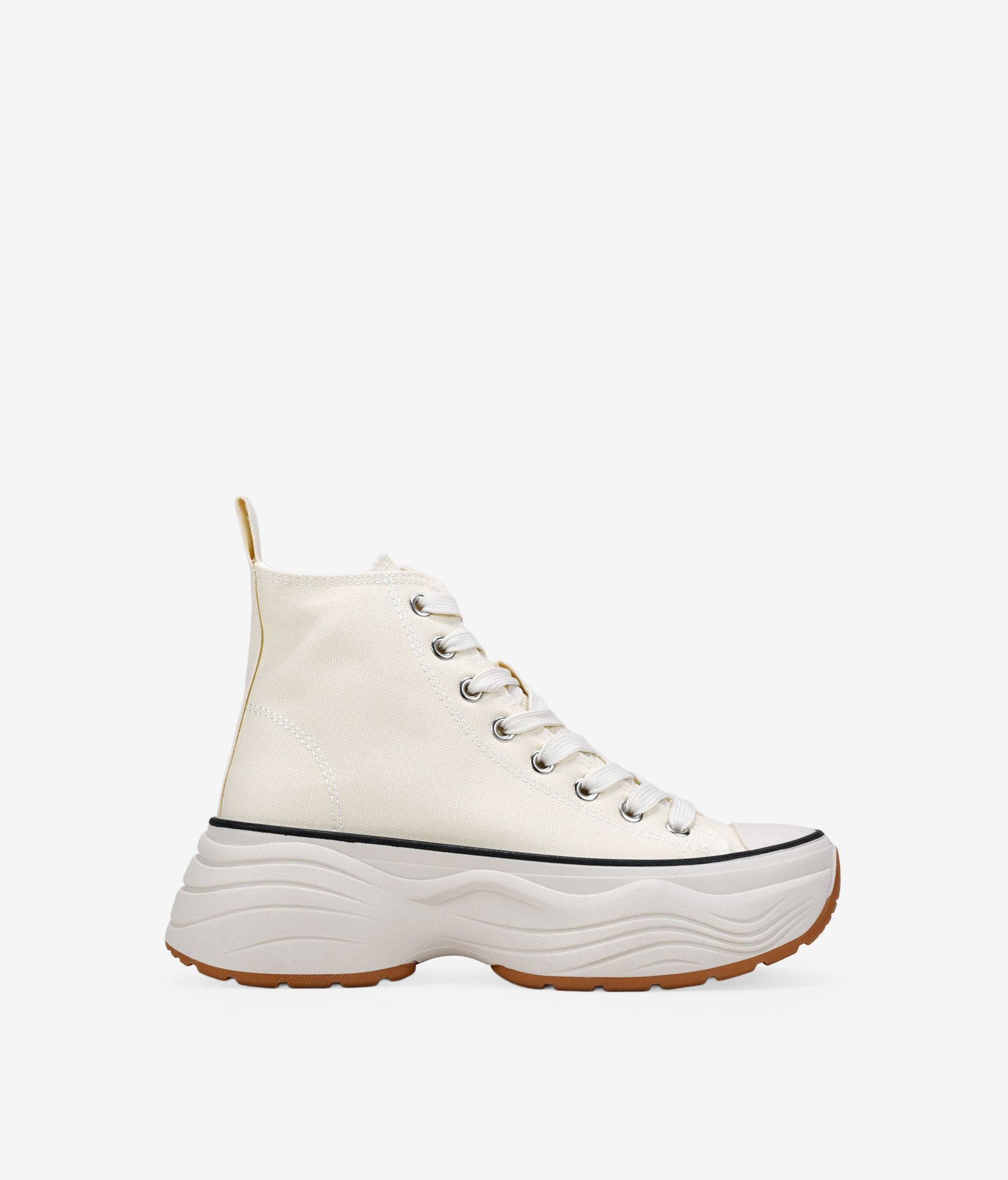 Bosanova Zapatillas abotinadas para mujer confeccionadas en tela y suela de plataforma de 4.5 cm. Cierre con cordones.