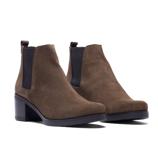 Botines B-2 de Serraje Kaki: Elegancia y Comodidad en Cada Paso, Tacón de 55 mm, Versatilidad para Cualquier Ocasión, Fabricados en España, Ajuste Perfecto y Estilo Contemporáneo, Disponibles en Talla