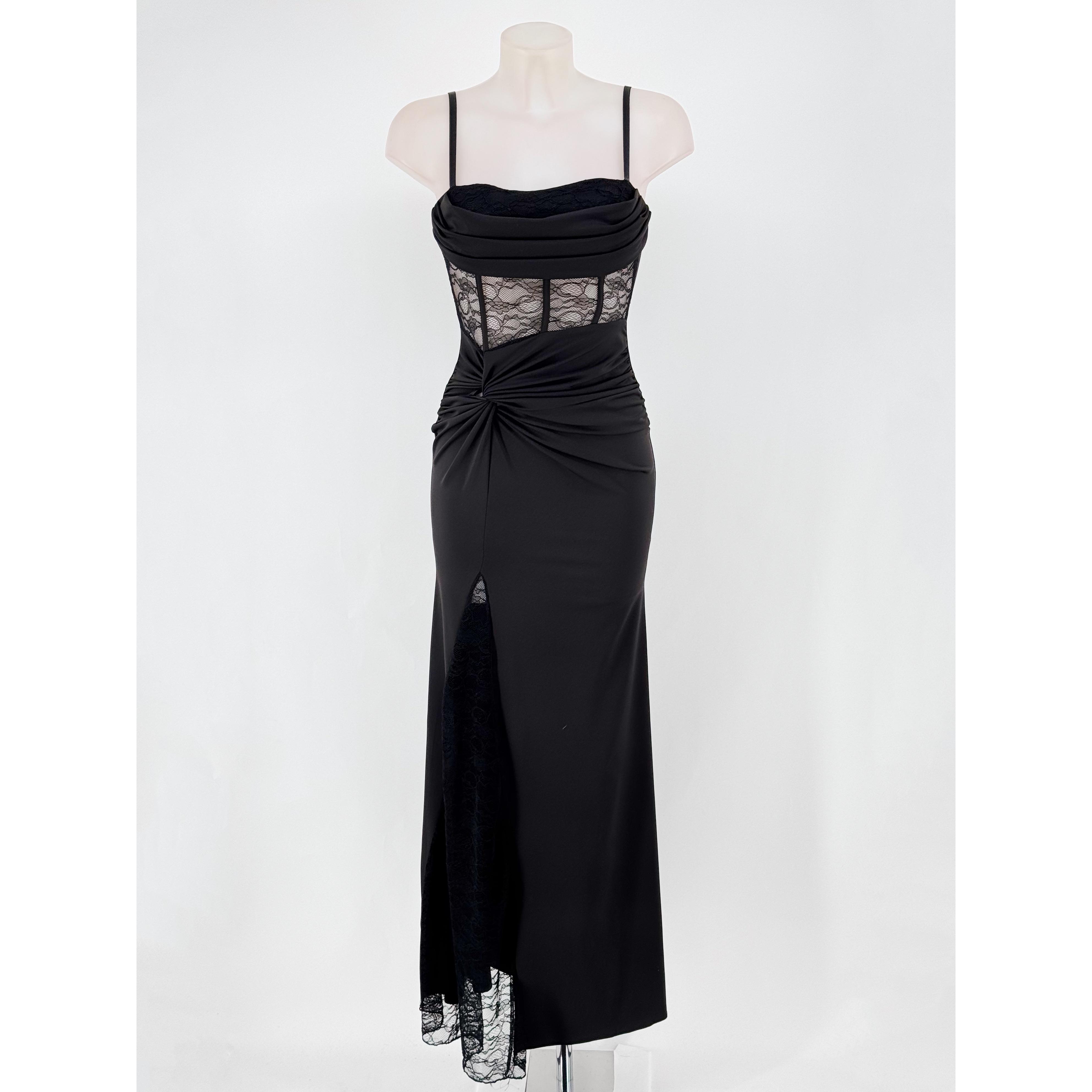 Vestido Largo con Encaje y Abertura - Tejido Yoga, Vestido largo elegante con tirantes finos, escote drapeado, detalle de encaje en cintura y abertura lateral. Confeccionado en tejido yoga elástico que se adapta al cuerpo. Disponible en varios colores
