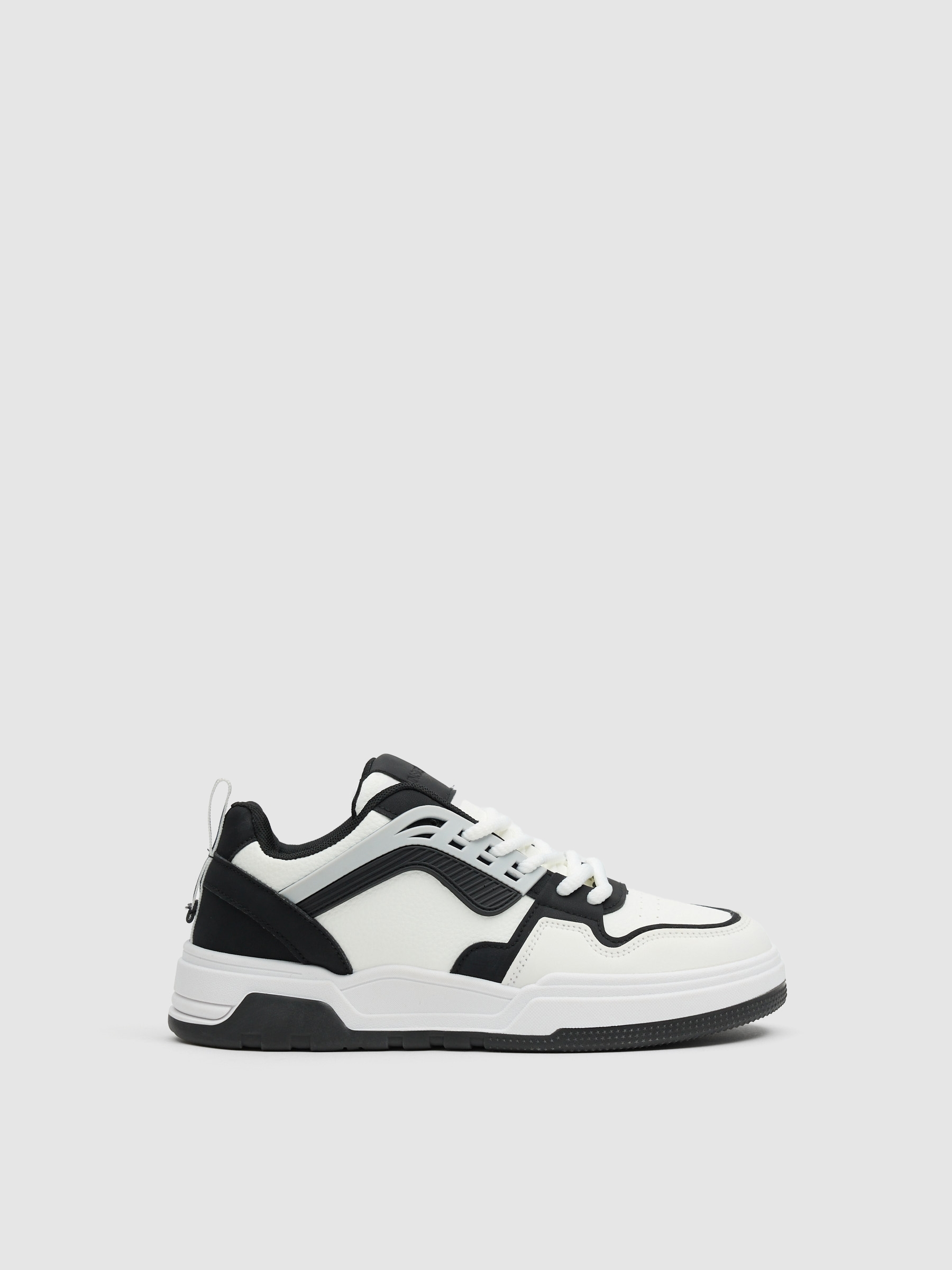 Deportivas skater de polipiel, suela de goma, ideales para looks urbanos y desenfadados INSIDE