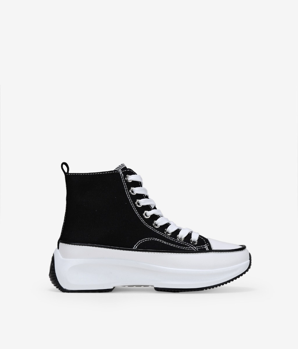 Bosanova Sneakers Zapatillas abotinadas altas tobilleras con detalles a contraste con suela de plataforma con dentado. Cierre con cordones.