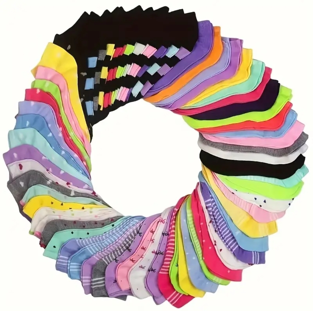 Calcetines tobilleros para mujer , hasta 50 pares en estampados variados y lisos , pack ahorro super oferta. Calcetines de algodon formato familiar, colores surtidos, talla unica 35-41, gran calida 95 % algodon y 5% elastan.