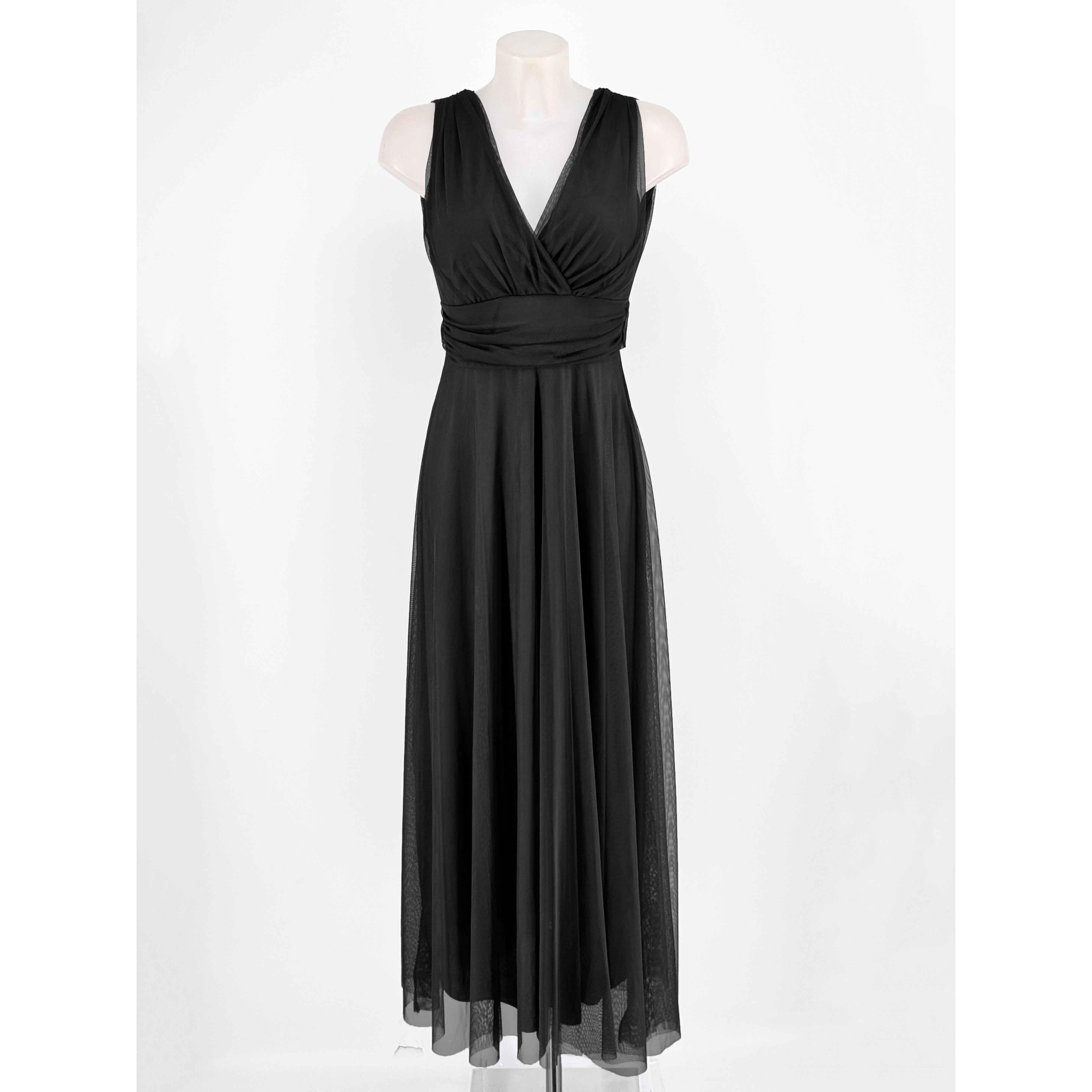 Vestido de tul con forro interior y escote cruzado. Con goma en la cintura y fruncido en la misma. Lazada trasera de gasa, relleno en el pecho. Amplia gama de colores. Talla única adaptada de la 36 a la 44.
