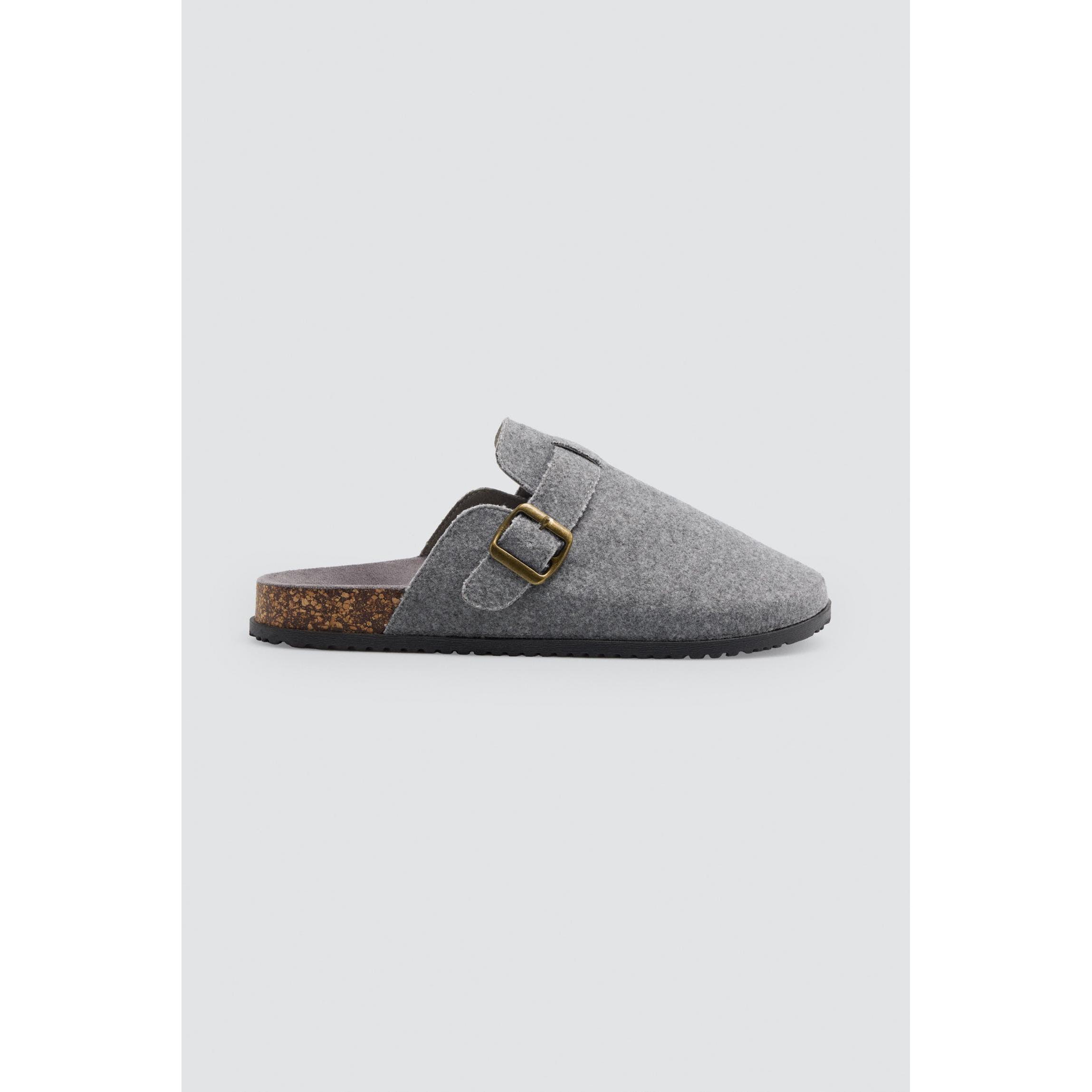 Ysabel Mora - Zapatillas de casa tejido tipo fieltro con hebilla gris
