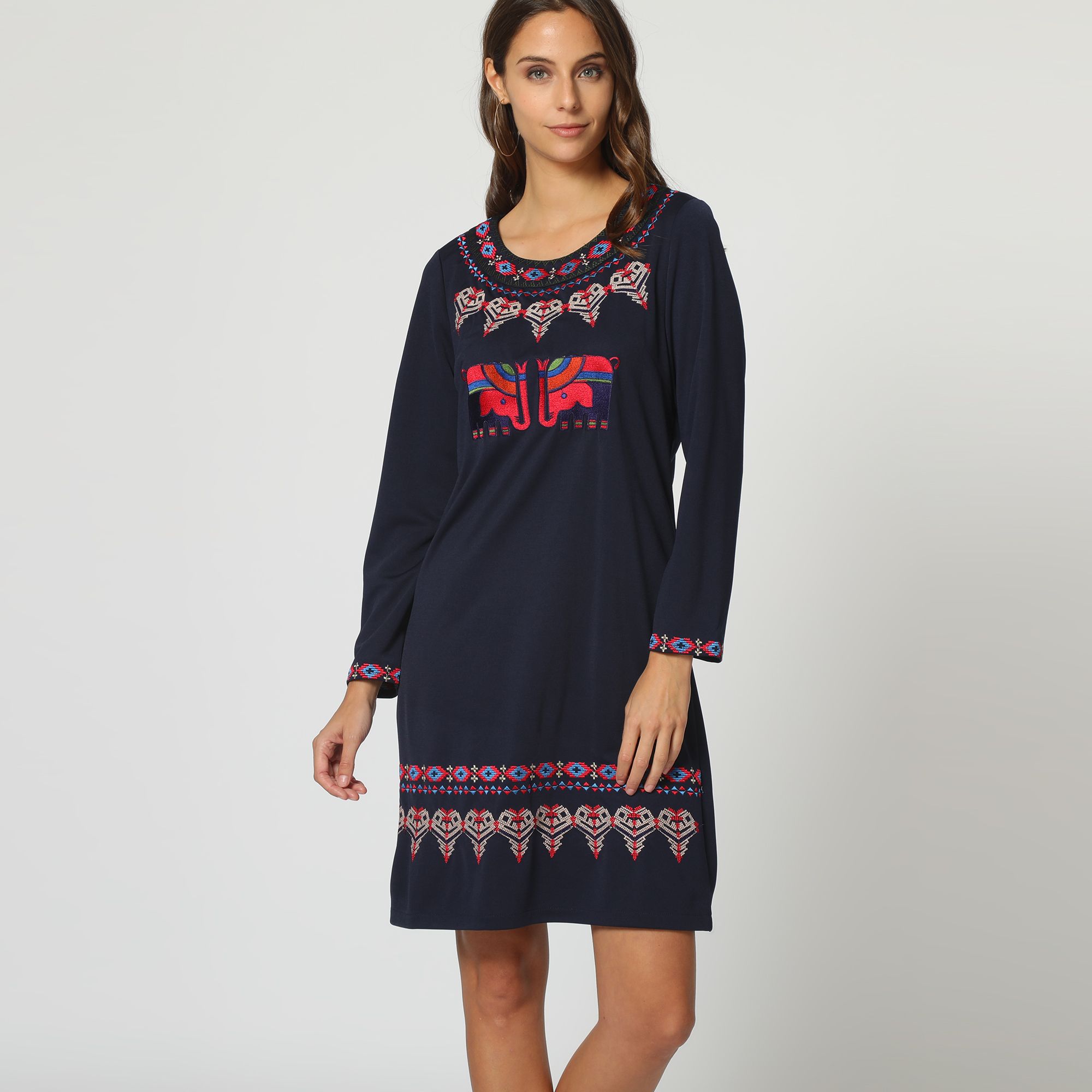 Vestido marca ANANY recto satinado bordado de poliéster y elastano para eventos elegantes, con cuello redondo y mangas largas, forro integrado y cremallera- REF: AN-160522