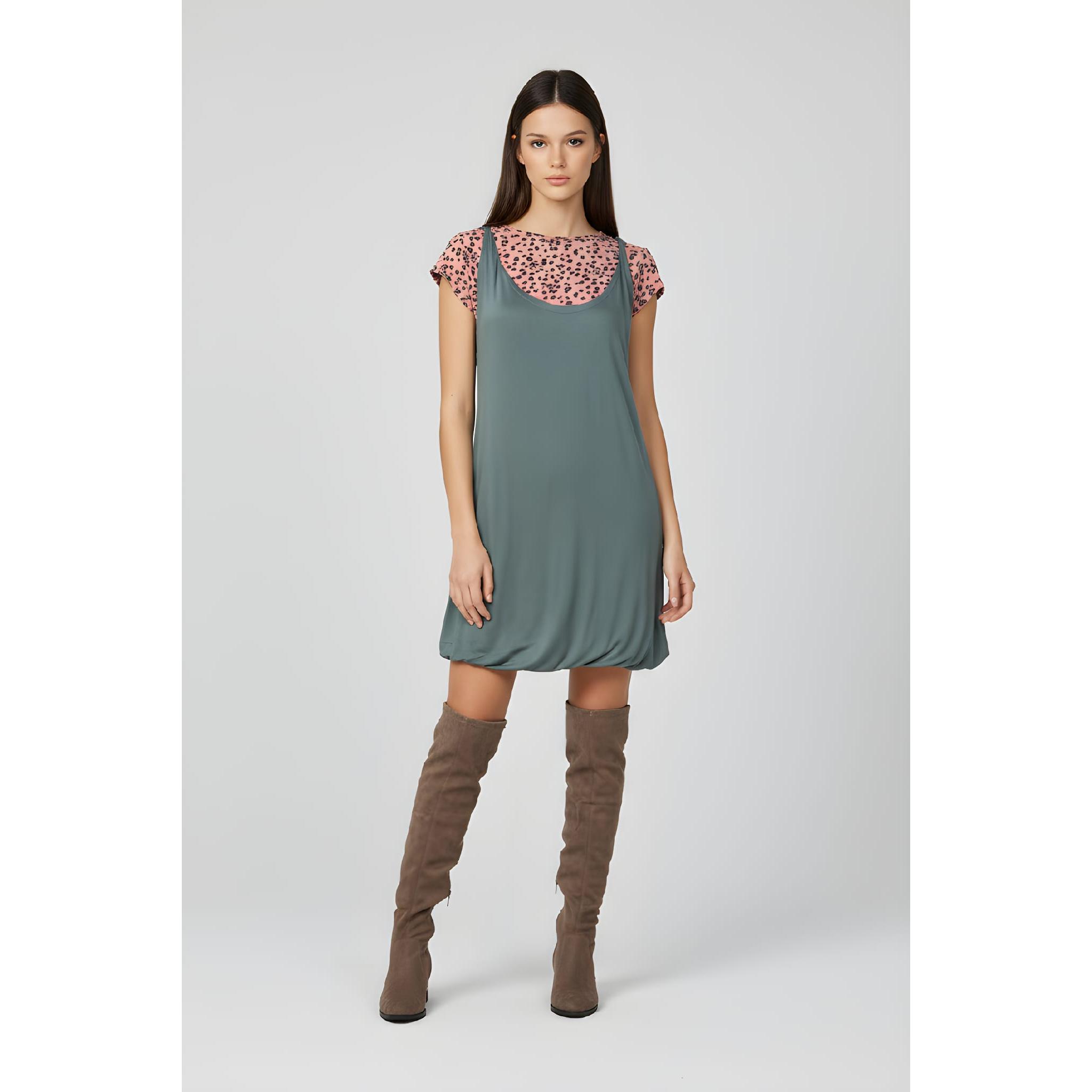 Descubre el vestido fluido efecto dos en uno: elegante, cómodo y versátil. Perfecto para cualquier ocasión. Compra ahora y marca la diferencia- REF: D177