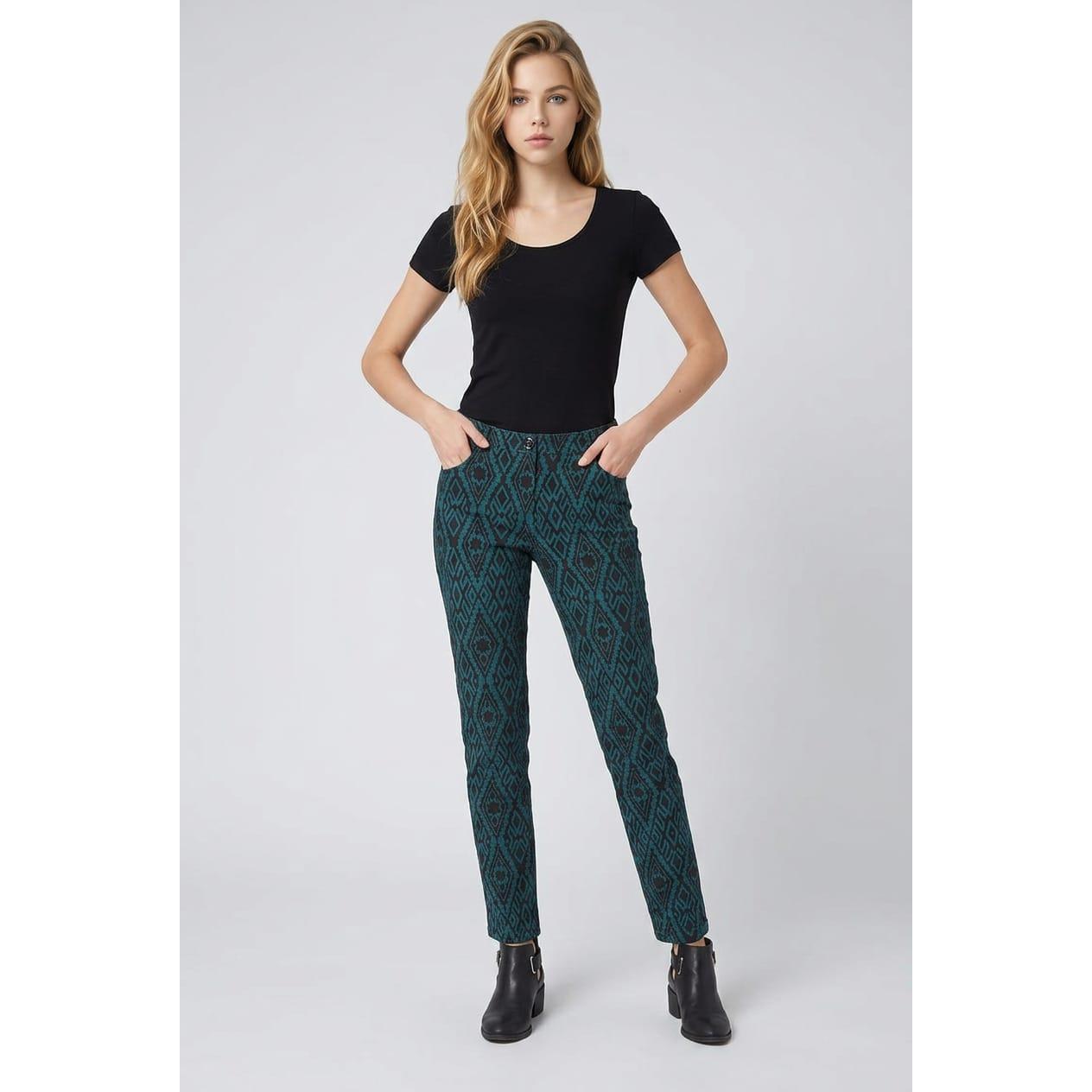 Pantalón slim estampado azteca marca BanBat de algodón y elastano 95/5 para mujer, con corte favorecedor y cuatro bolsillos prácticos, REF: AN-130131