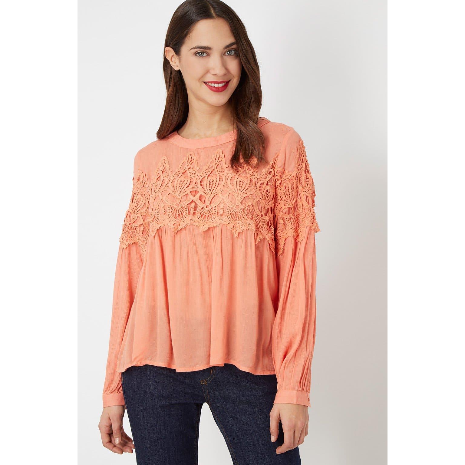 Blusa femenina encaje, lace top, diseño arrugado, cuello redondo, manga larga, cierre botón, estilo casual elegante, color rosa salmón, talla 38, fresca ligera cómoda ideal día y noche ✅Entrega 24/48h