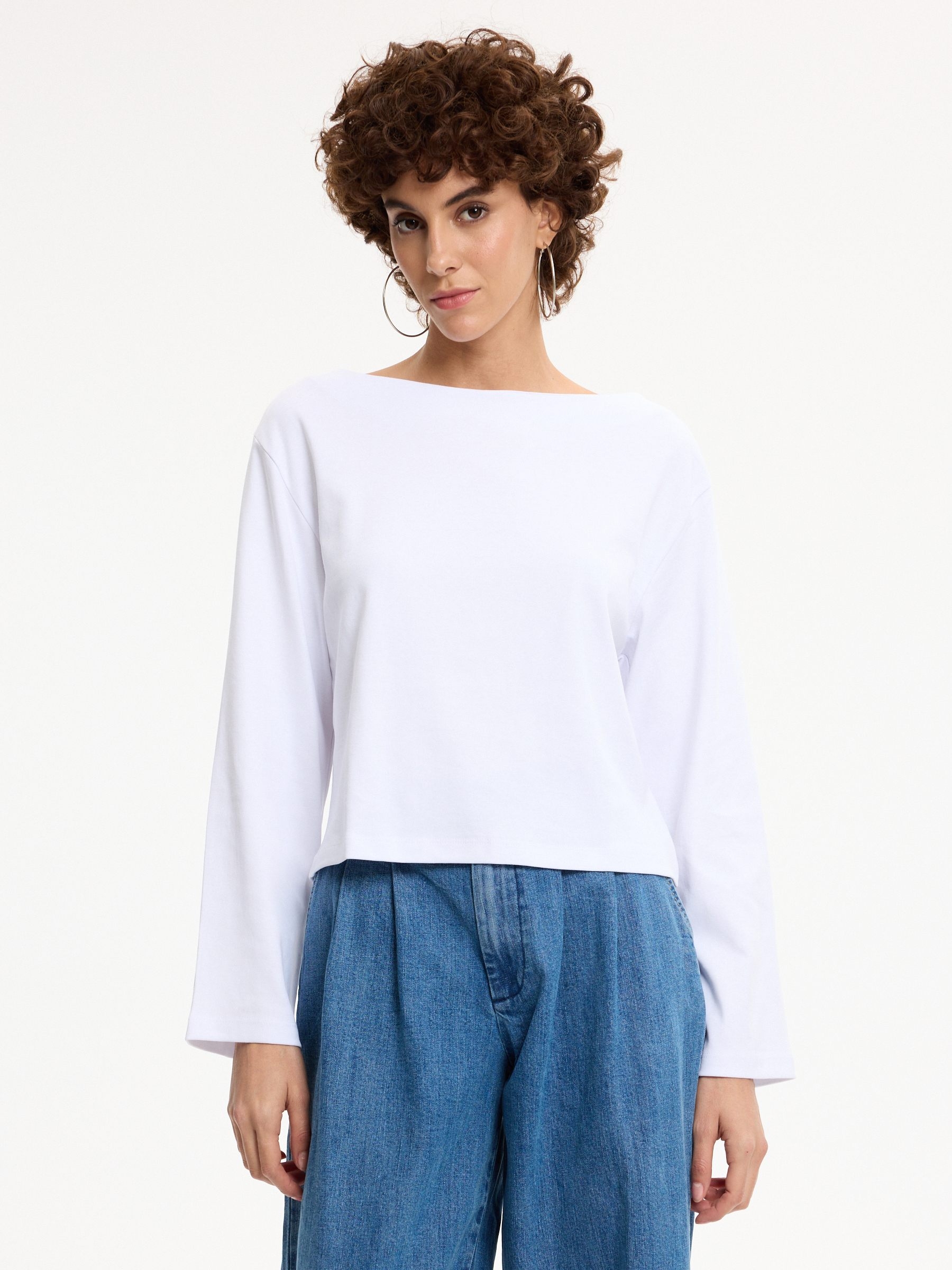 Camiseta básica de manga larga en algodón cuello barco y corte limpio para look minimalista con vaqueros INSIDE