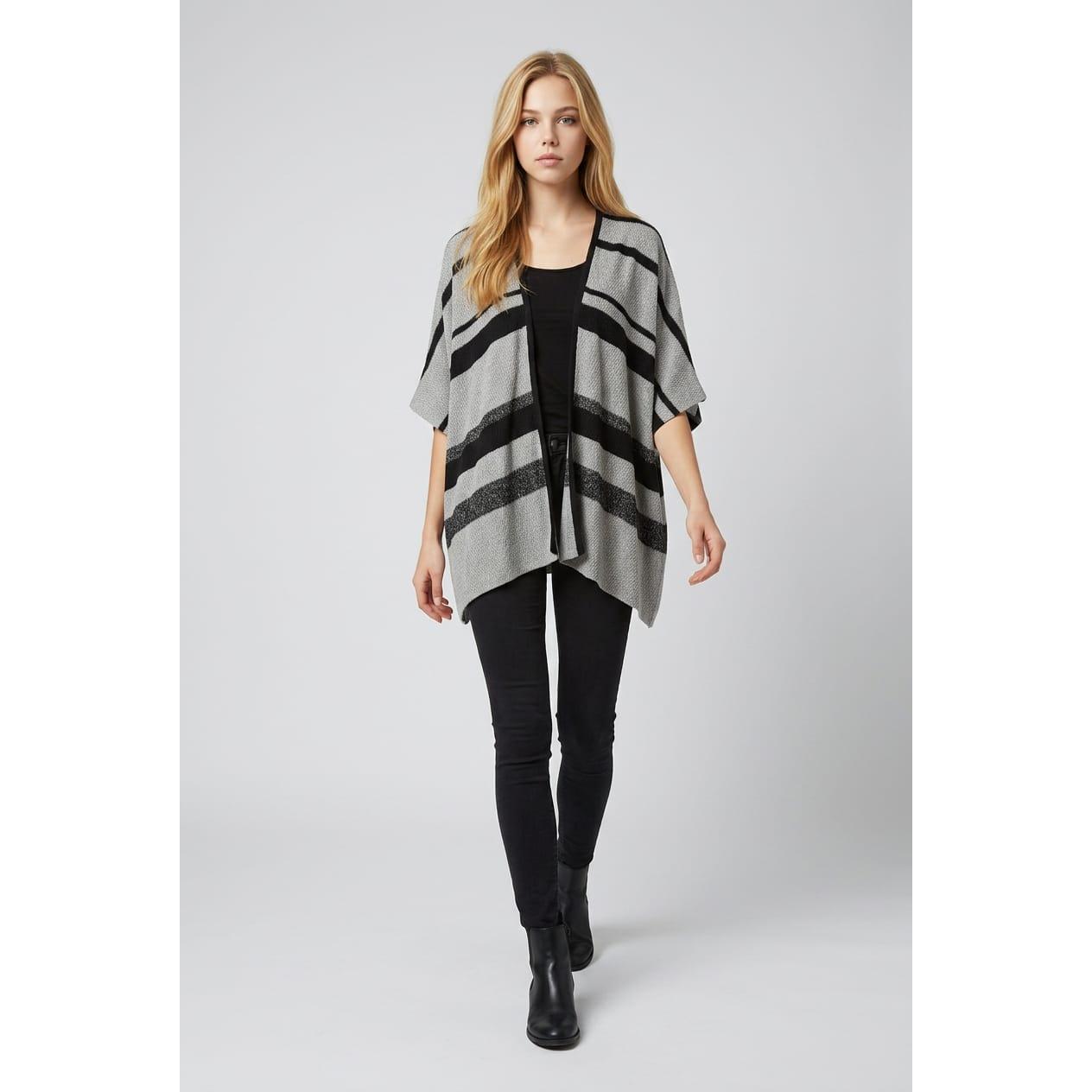 Chaqueta de punto fino Marca BanBat con franjas en contraste, ligera y versátil para uso diario u oficina, cuello redondo y escote en V, manga japonesa, sin cierre — 55% acrílico, 45% nylon- Ref: D8081