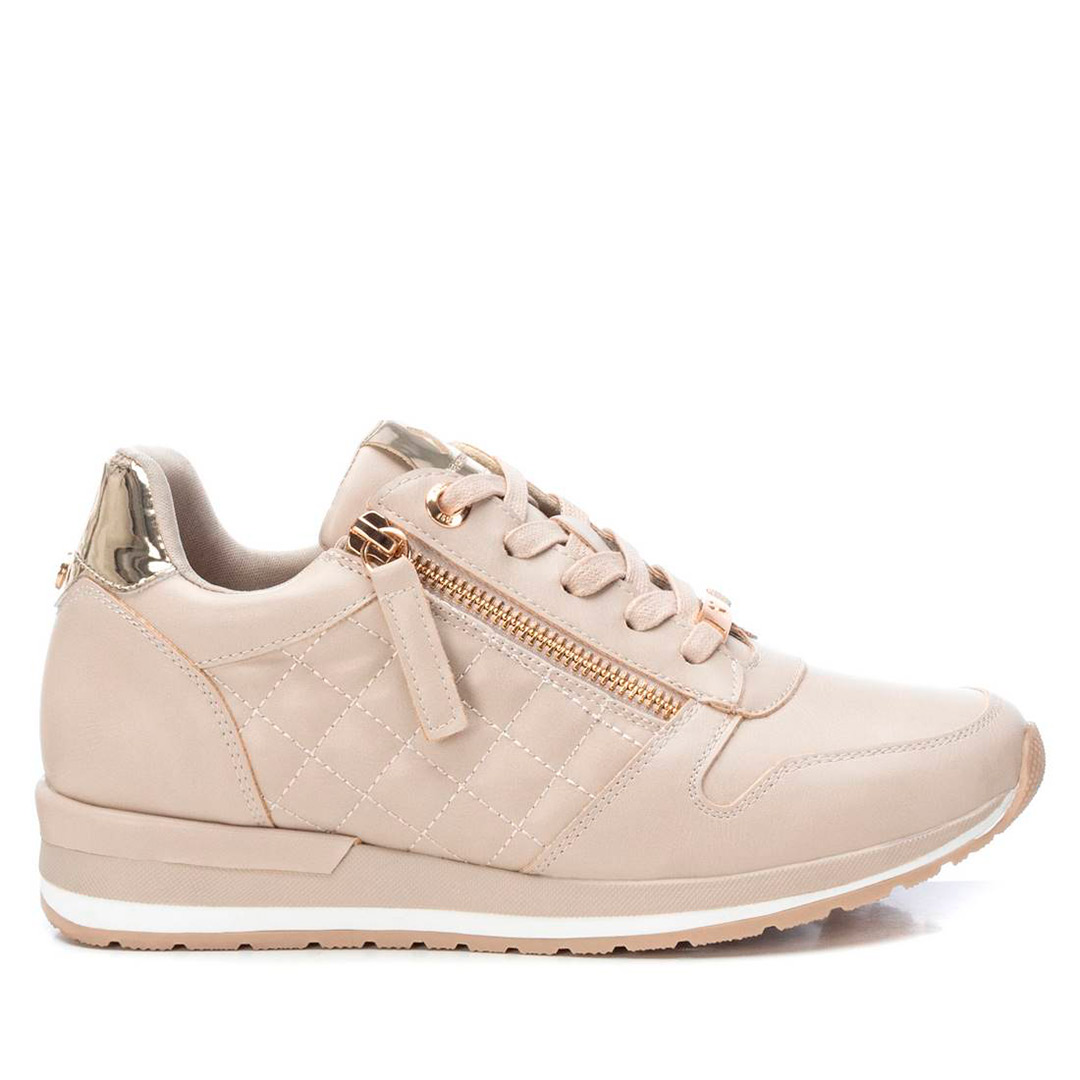Shoes Deportivas marca Xti para mujer en color beig