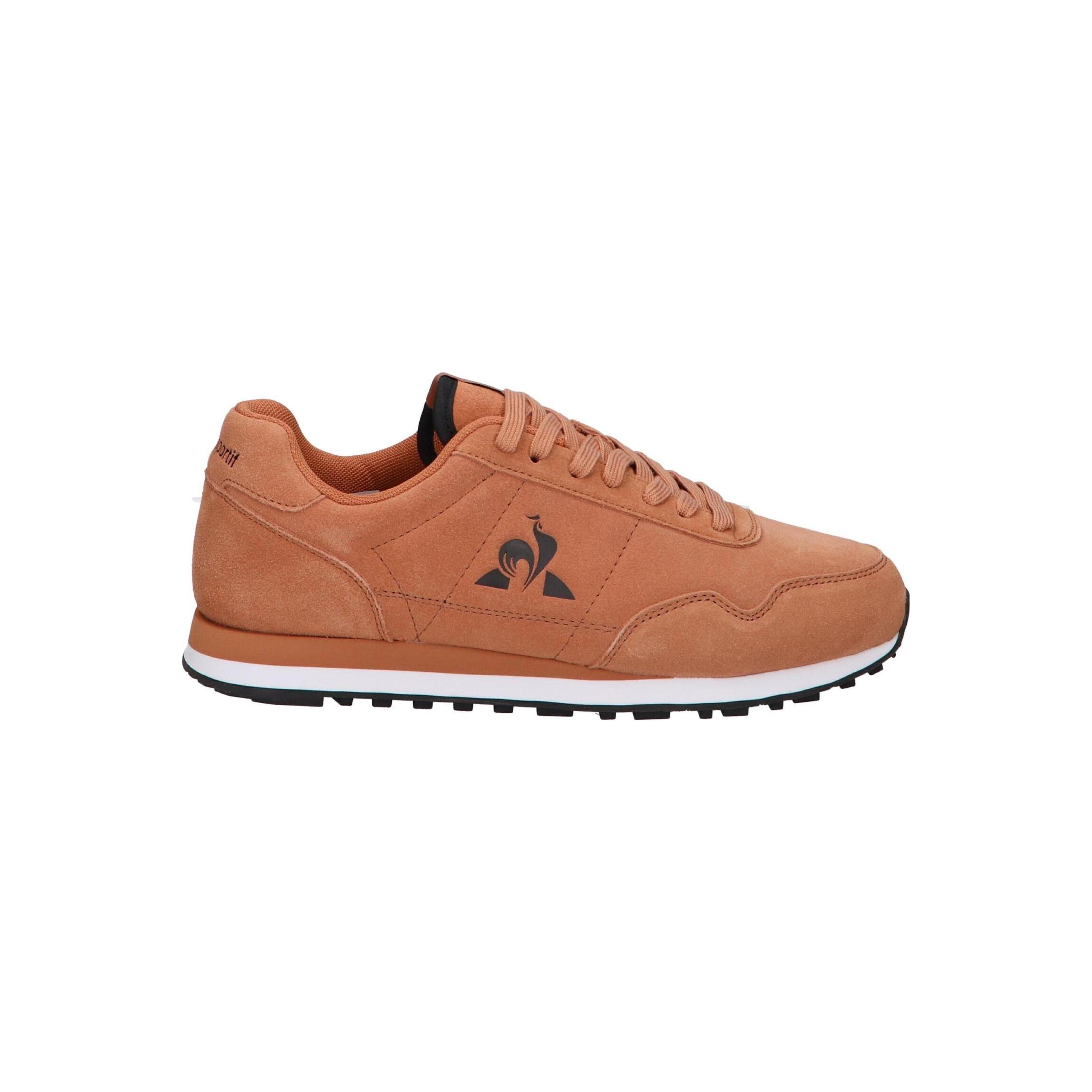 Men's casual sneakers by Le coq sportif in brown leather with a textile lining, rubber sole, and lace-up closure, ideal for comfortable autumn wear and casual occasions, perfect men's footwear for everyday use.