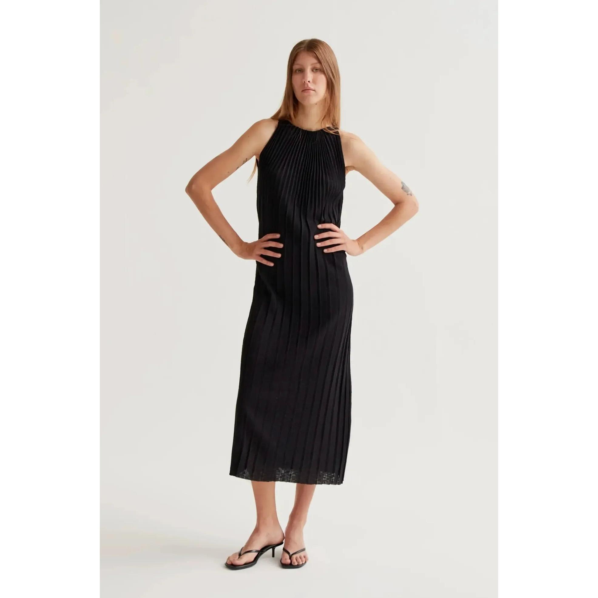 Compañia Fantastica Vestido Plisado Negro