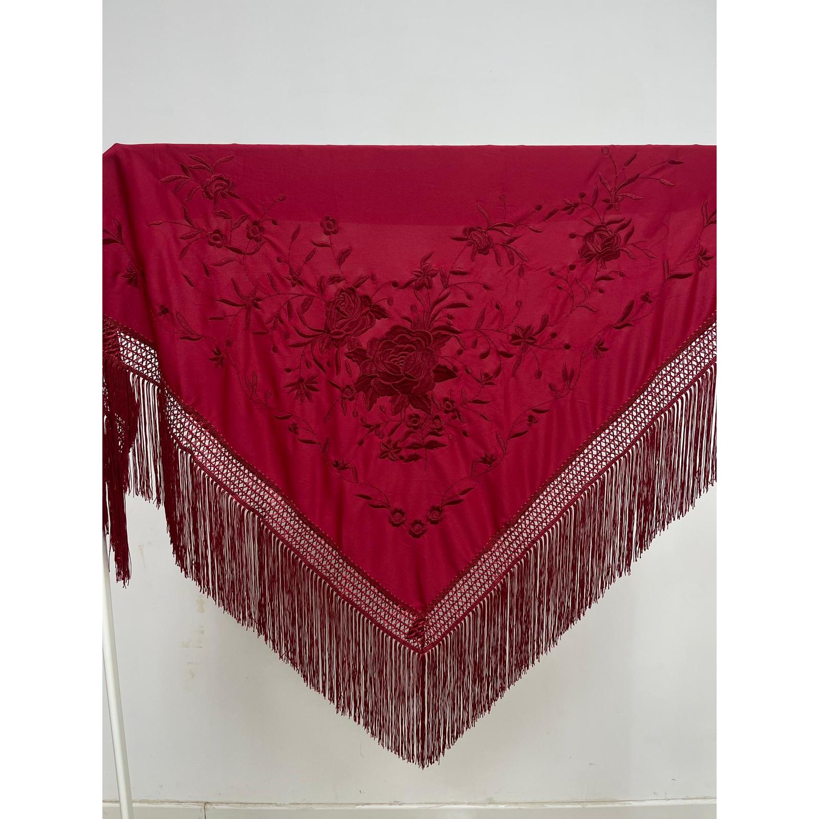 Mantón Flamenco color burdeos con bordado mismo Clavel Artesanal" – Bordado Floral    160 cm de largo por 70 cm de ancho,
