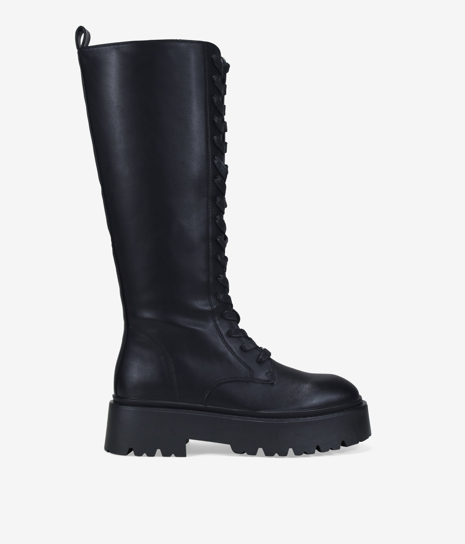 Bosanova Botas altas estilo militar para mujer con cordones, tirador trasero y suela de plataforma dentada. Cierre con cremallera interior.