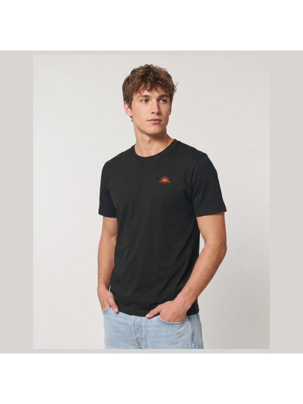 Camiseta hombre manga corta Sun minimalista en negro con estampado sol naranja, 100% algodón orgánico GOTS certificado para uso diario TABITA