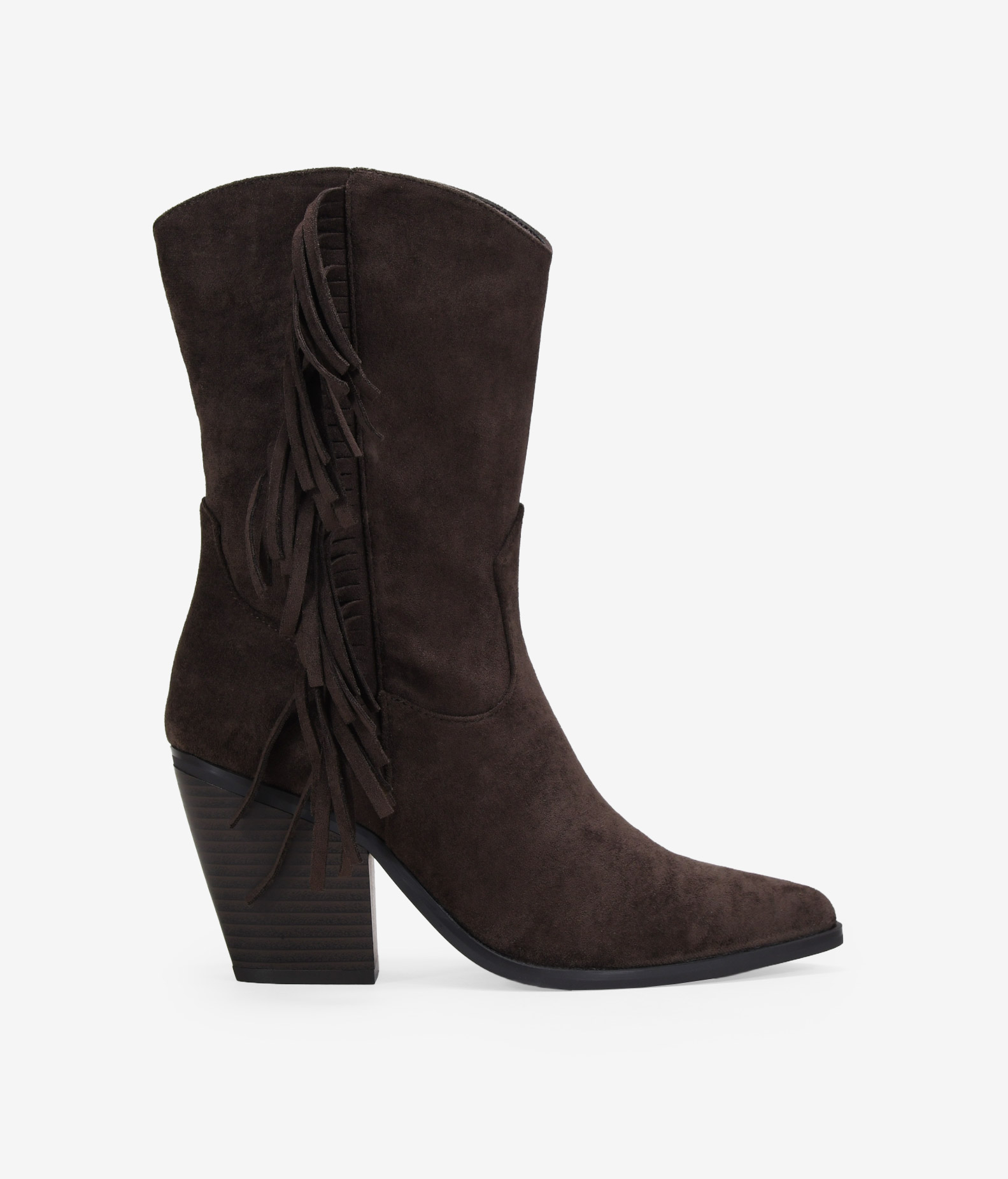 Bosanova Botas de tacón para mujer en ante vegano con flecos en el lateral y suela con acabado en punta y tacón ancho. Cierre con cremallera interior.