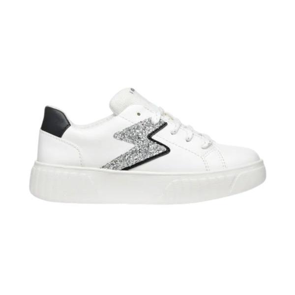 Geox, zapatillas blancas para niña. Con cierre de cordones y plantilla extraibles. Ligeras y transpirables