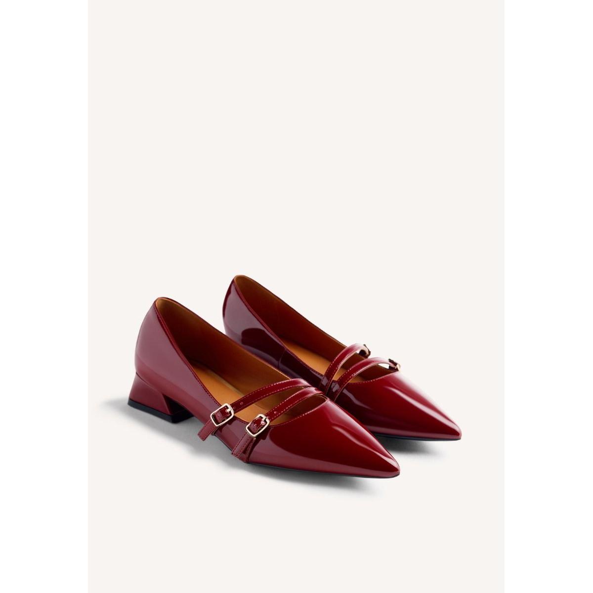 Zapatos Tacón marca GIOSEPPO para mujer en color burdeos. Zapatos de salón burdeos con punta afilada, tiras cruzadas y tacón bajo bloque Gioseppo