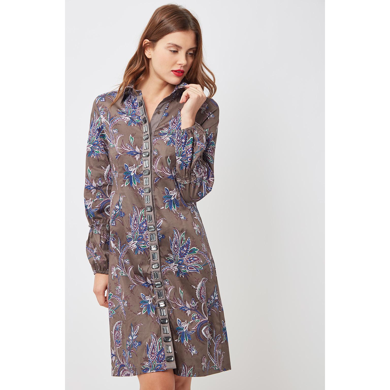Vestido estampado marca BanBat paisley para mujer de algodón y elastano, con cuello clásico, manga larga y cierre de botones, largo hasta la rodilla- REF: D7647