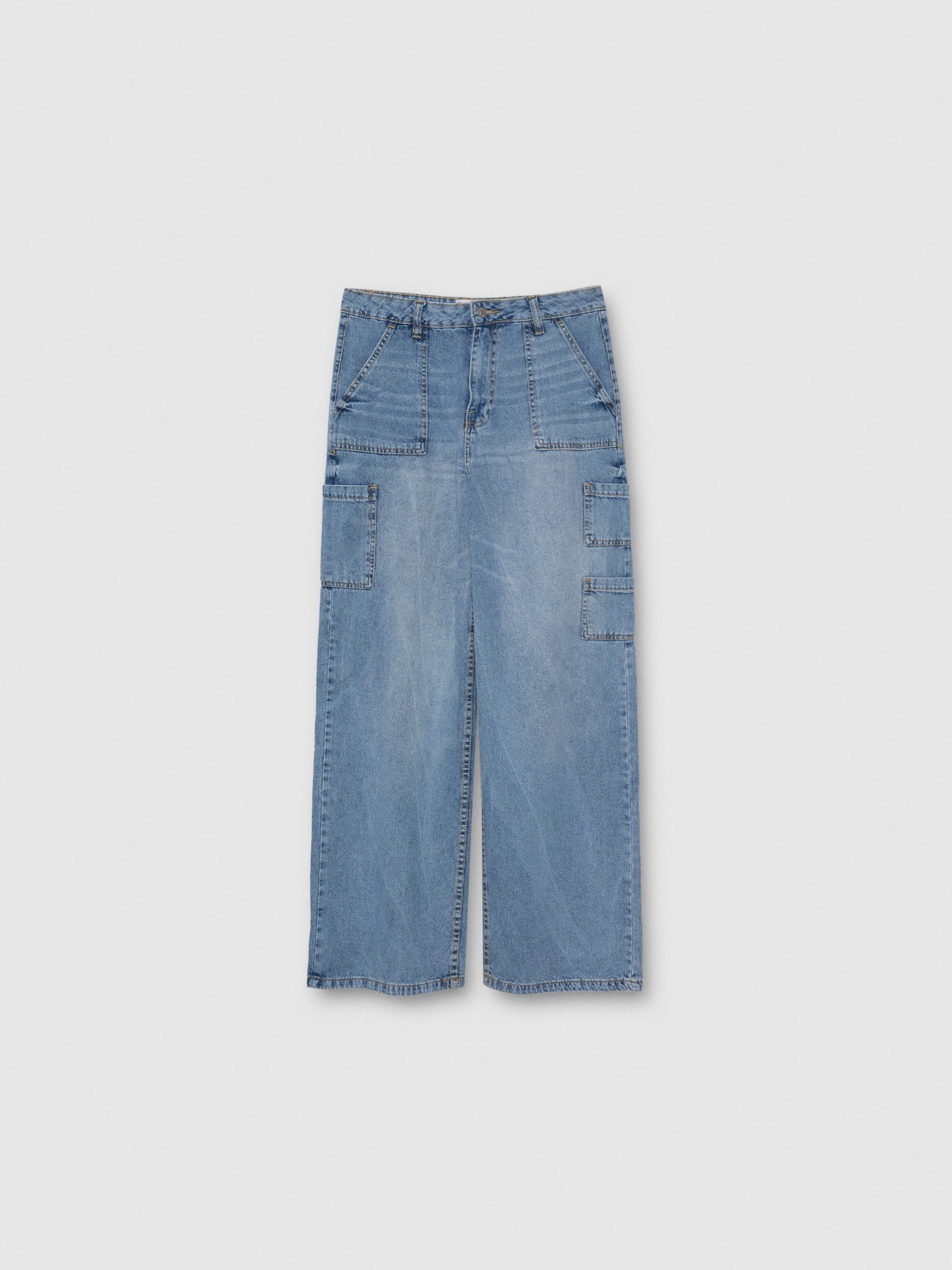 Pantalón vaquero de tiro alto, pierna ancha, cinco bolsillos, cremallera y botón metálico INSIDE