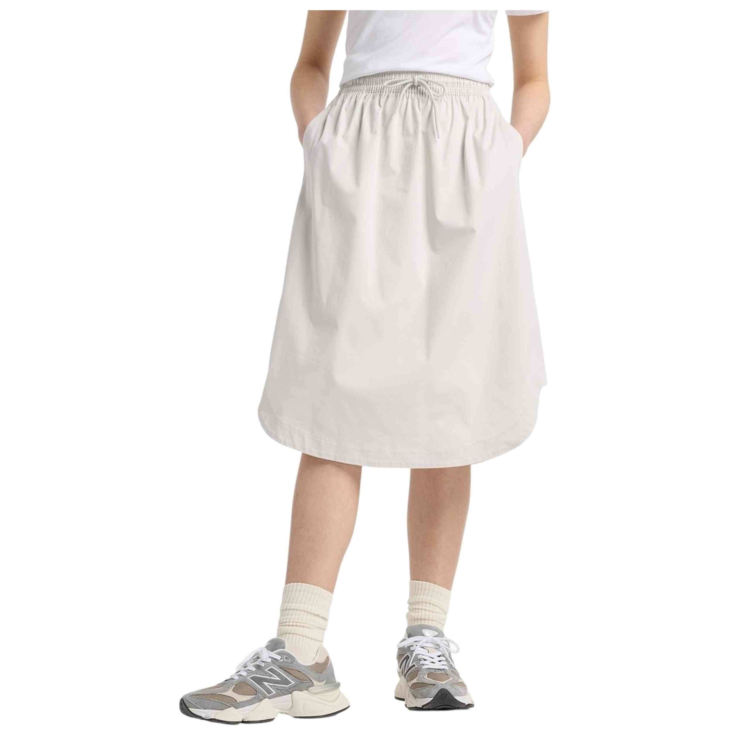Falda New Balance modelo Midi Cargo para hombre y mujer en color Blanco