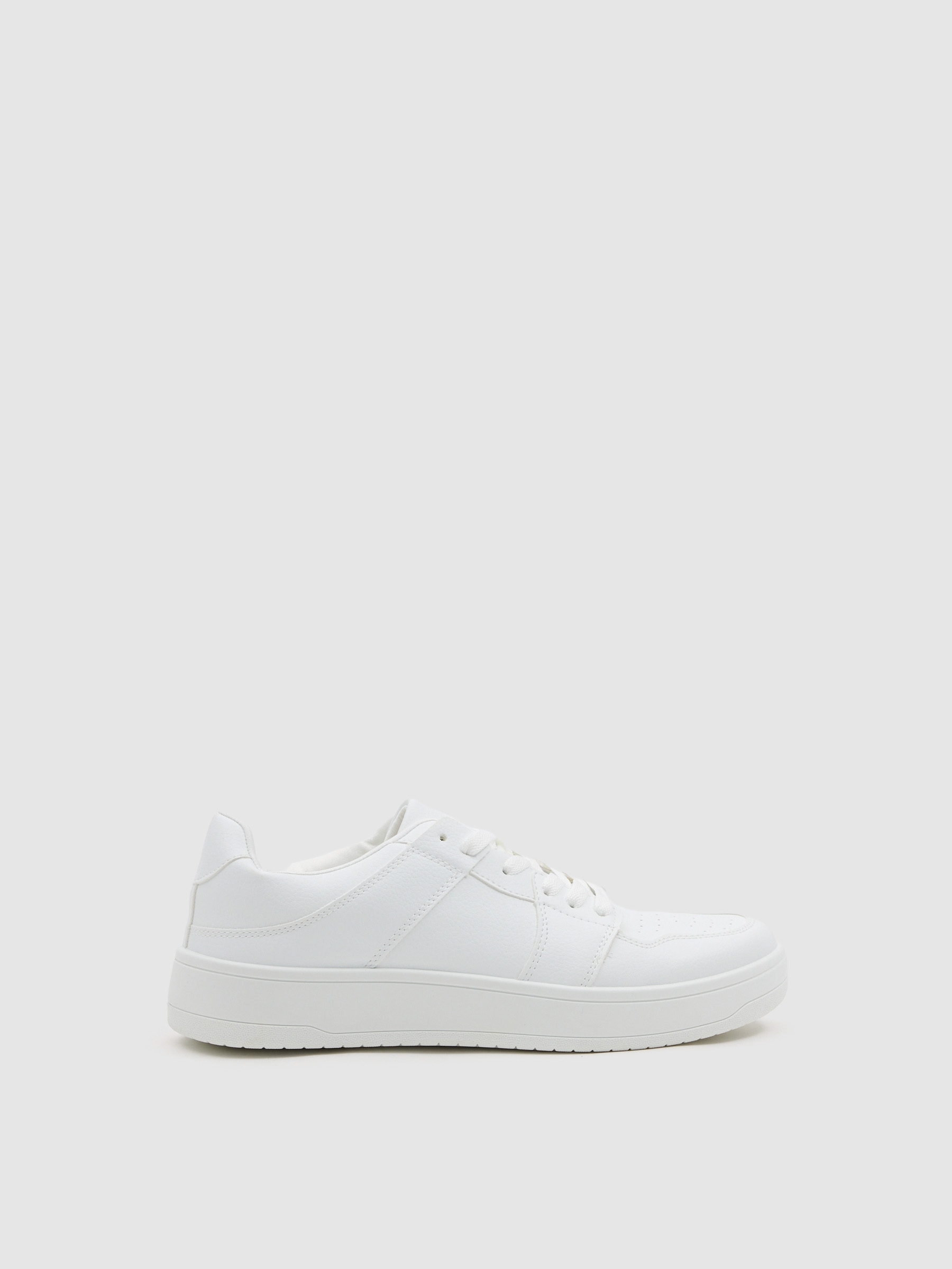 Zapatillas skater blancas, diseño minimalista, transpirables, cómodas y versátiles para looks urbanos INSIDE